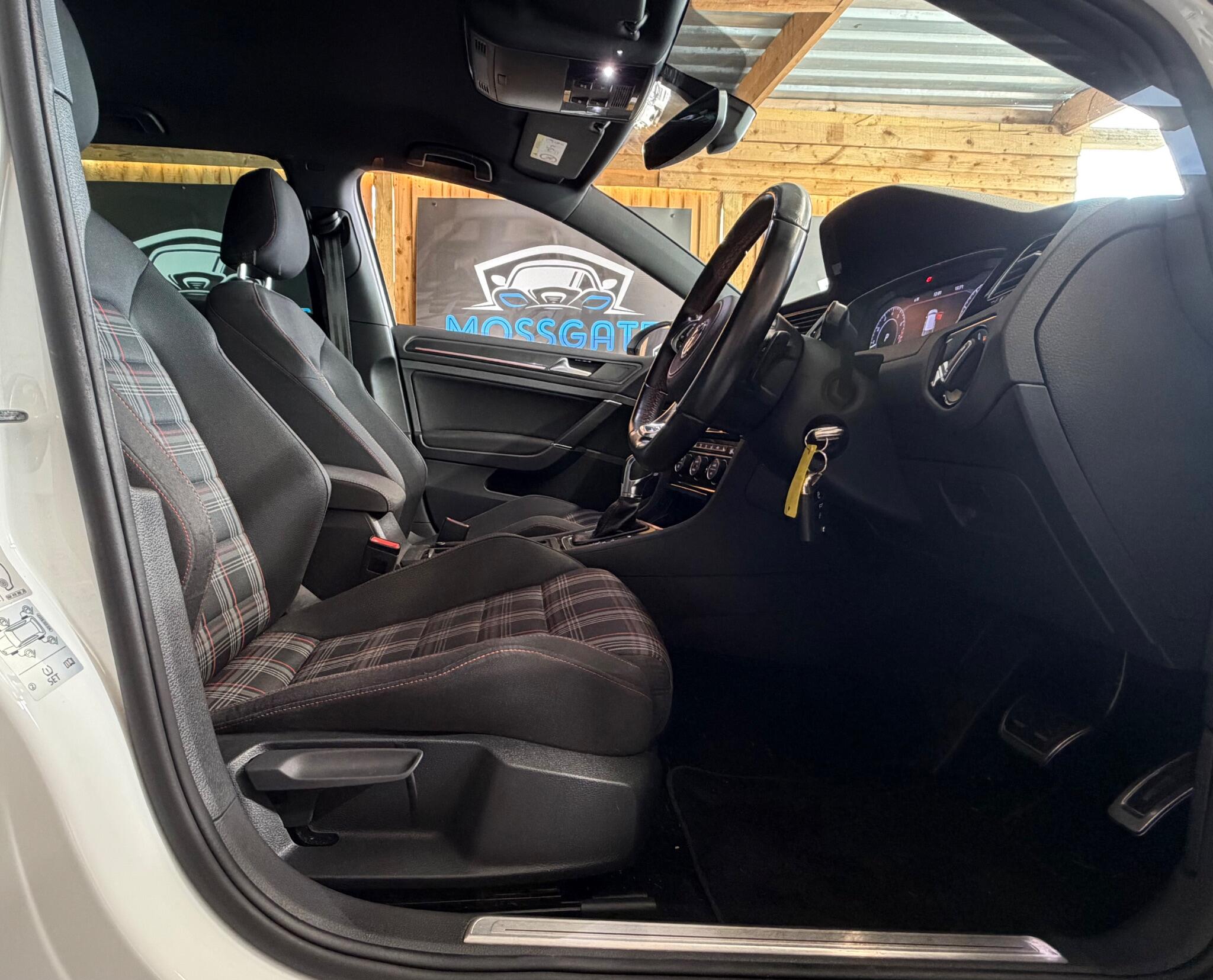 Volkswagen Golf view 21