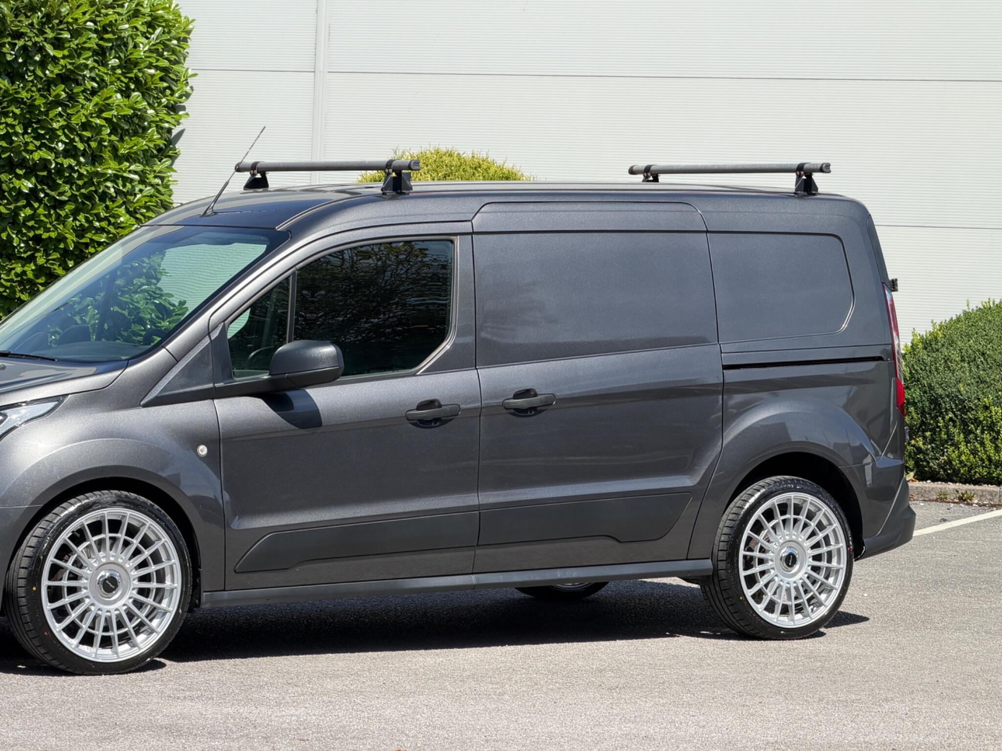 Ford Transit Connect view 24