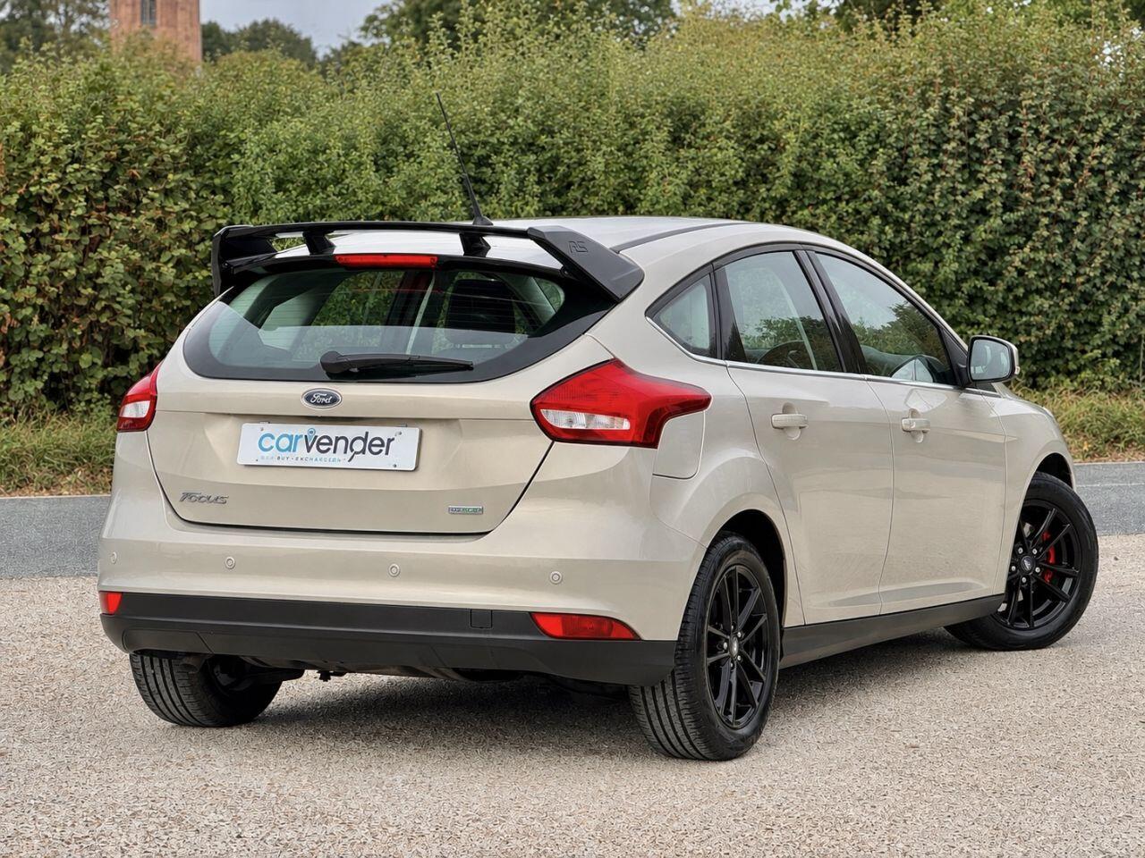 Ford Focus view 3