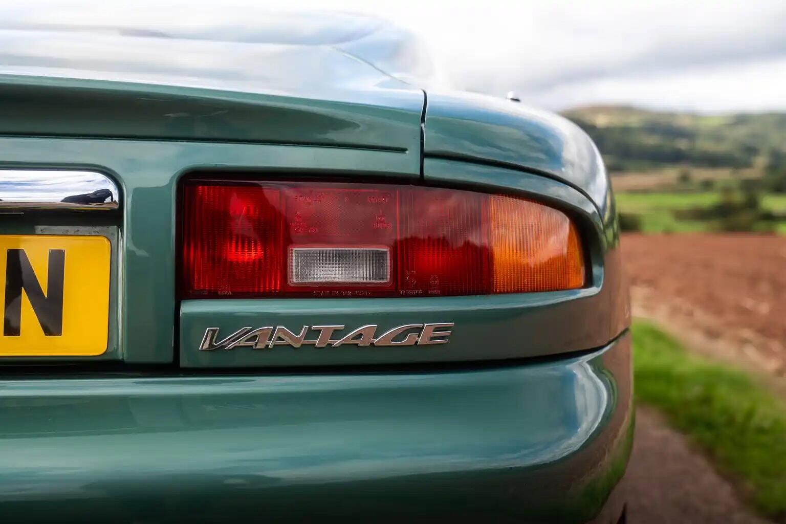 Aston Martin DB7 view 15