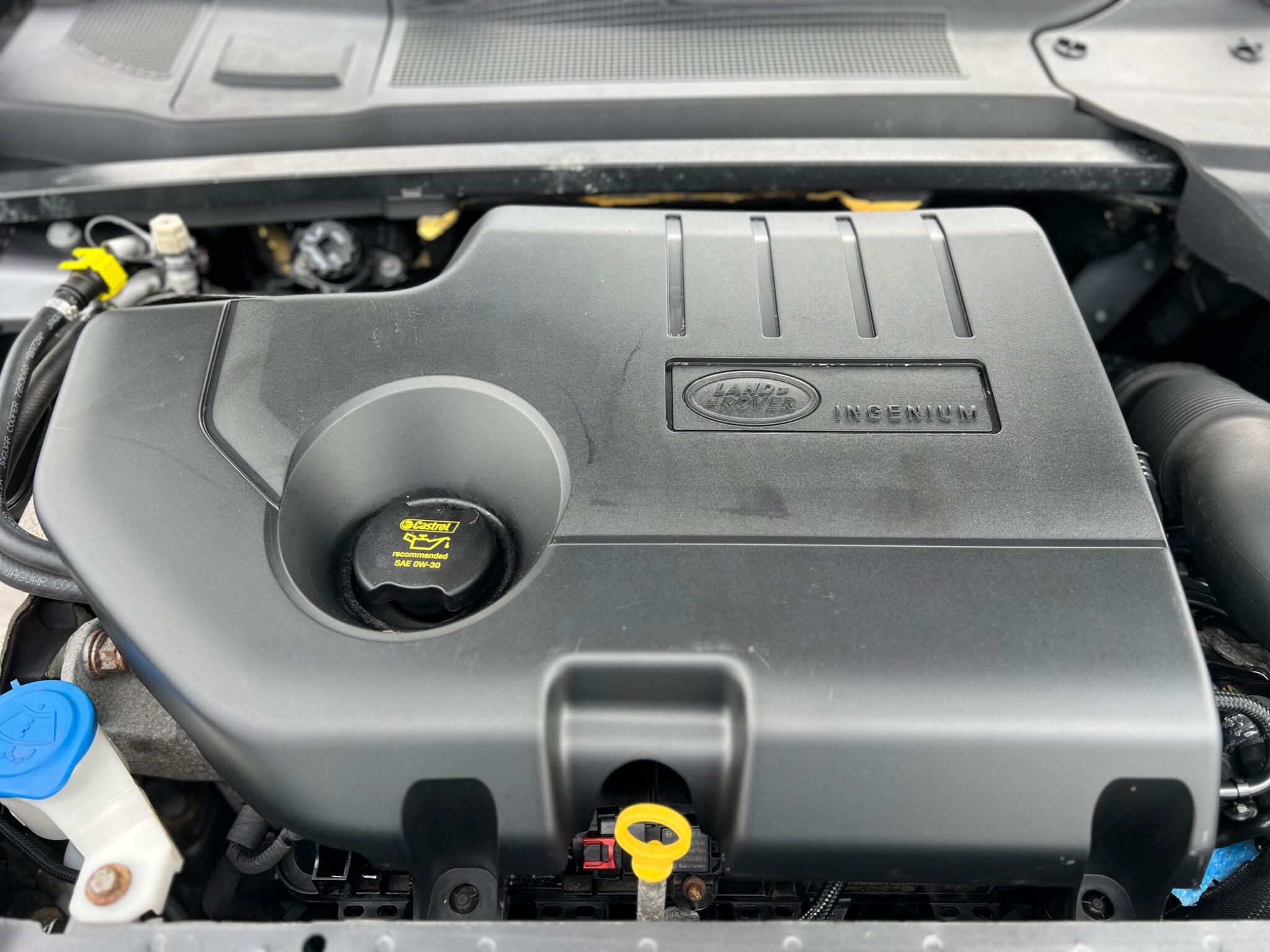 Land Rover Discovery Sport view 7