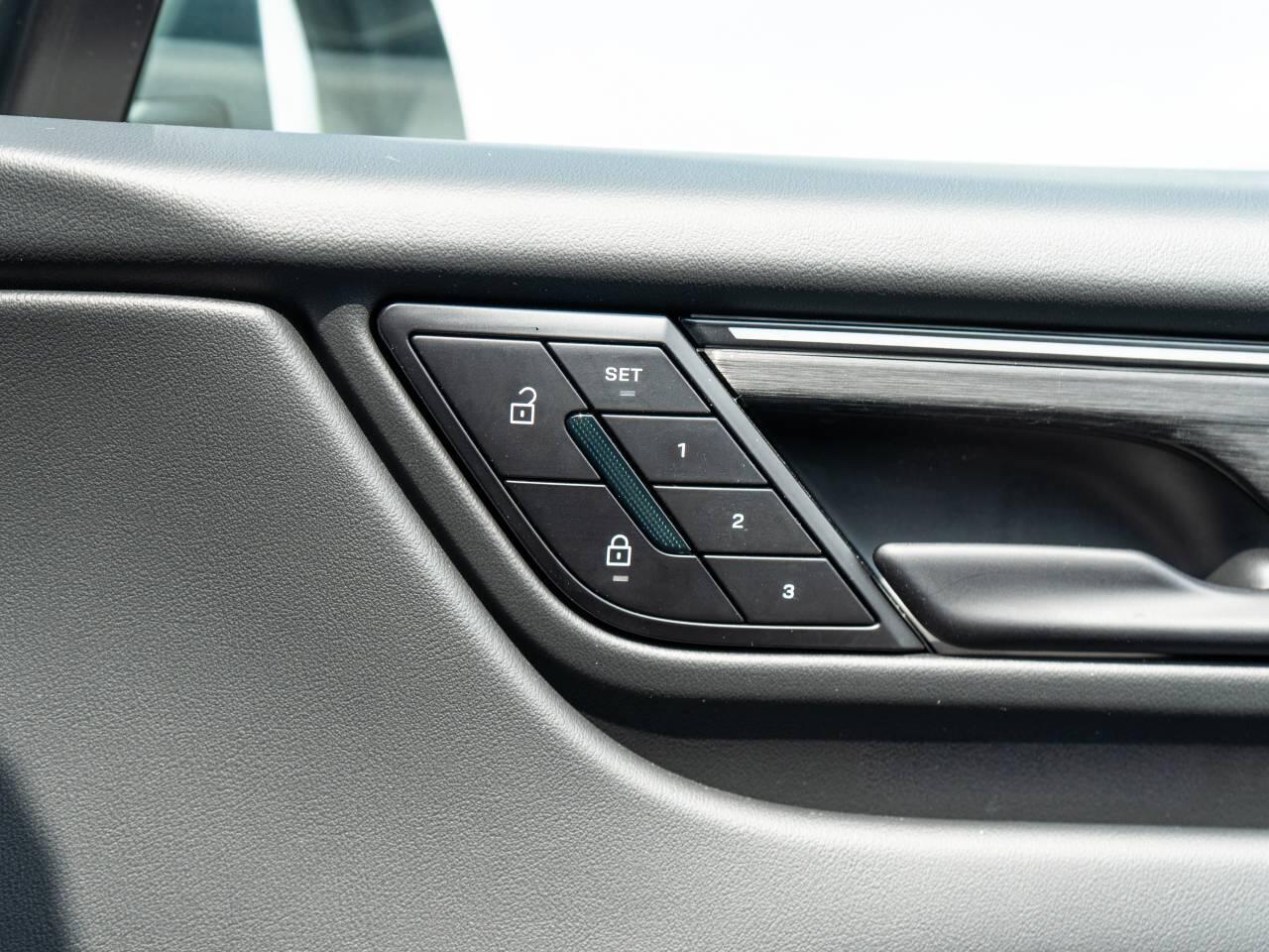 Porsche Macan view 18