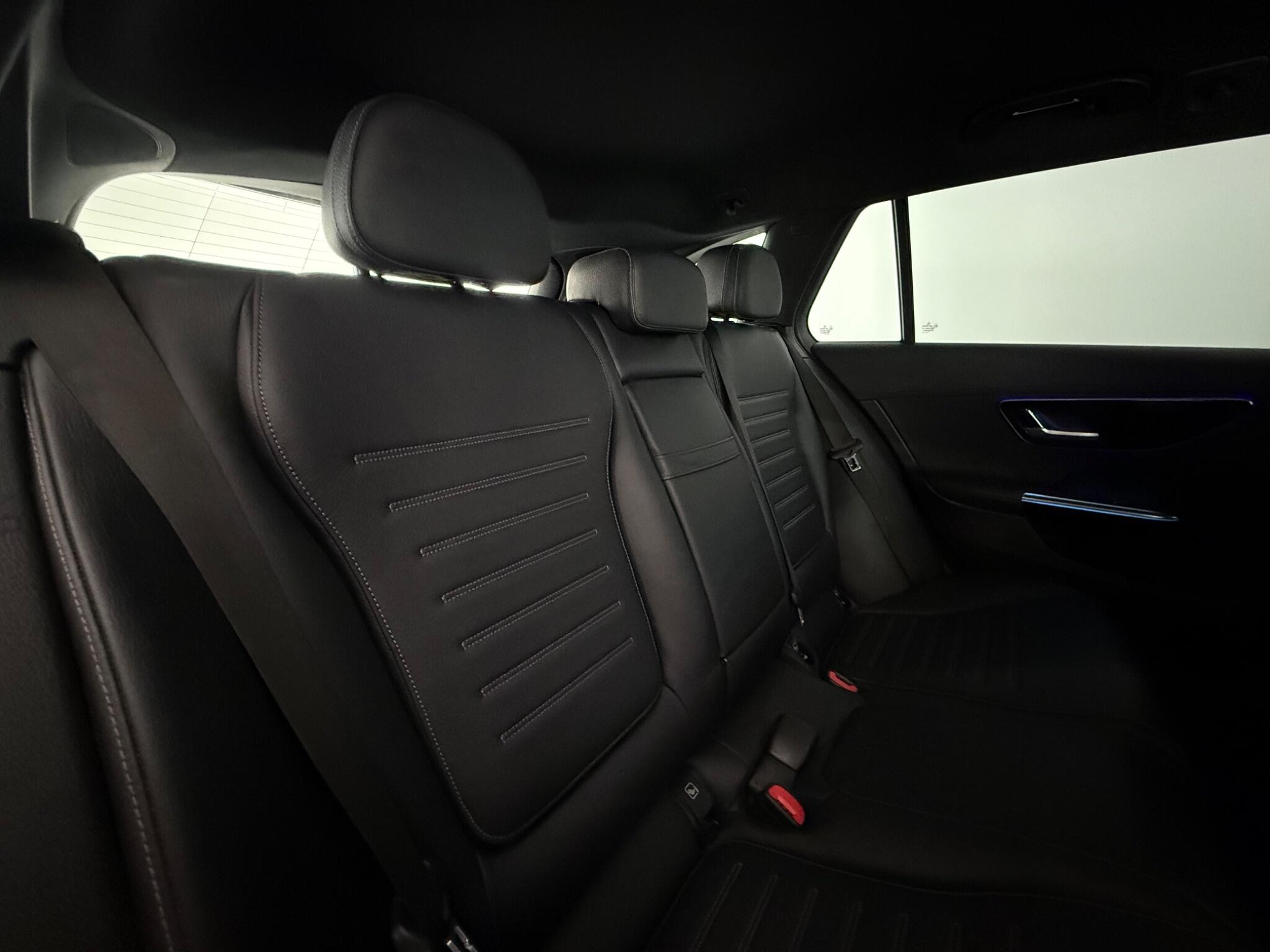 Mercedes-Benz C-Class view 37