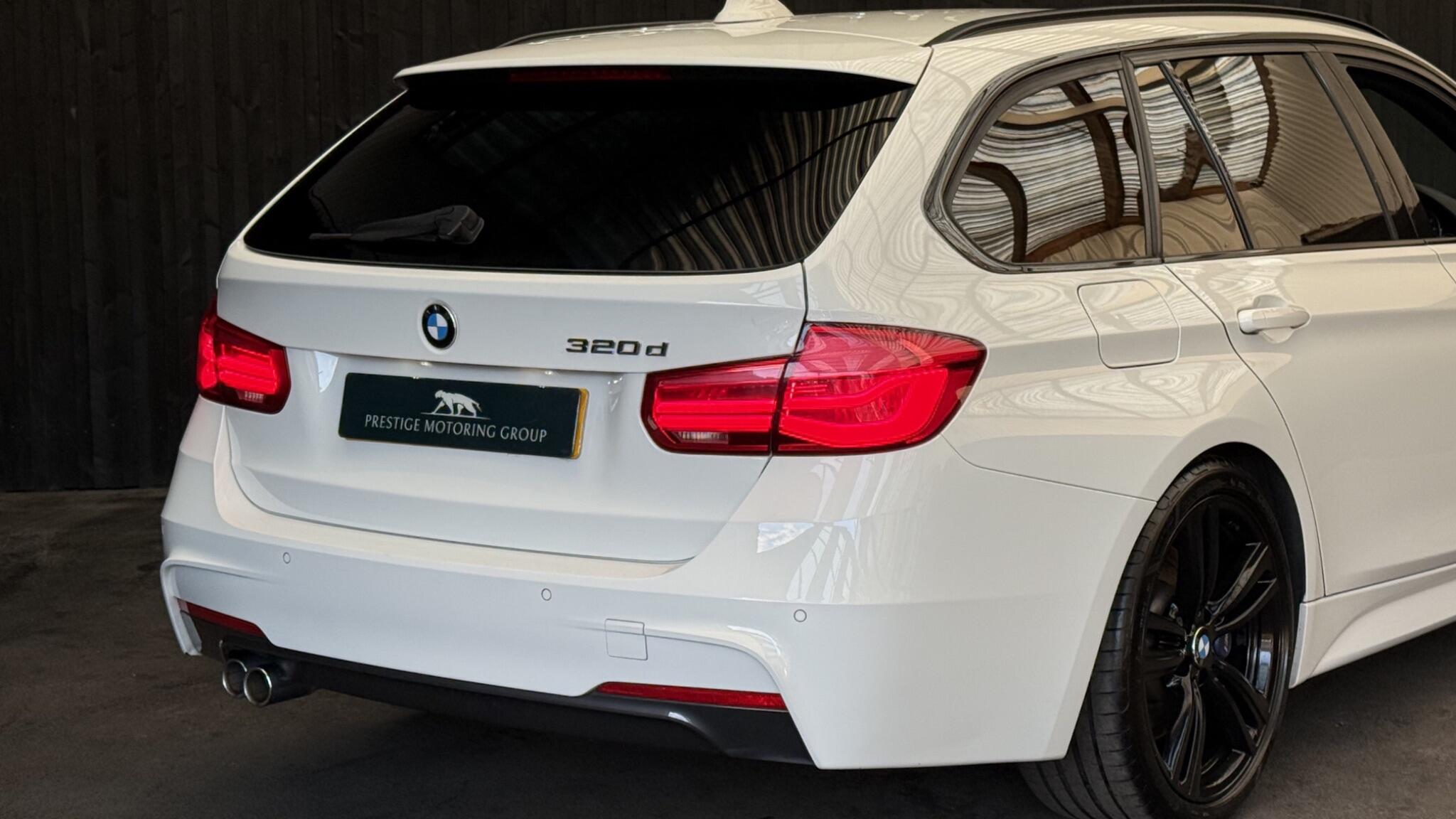 BMW 3 Series view 11