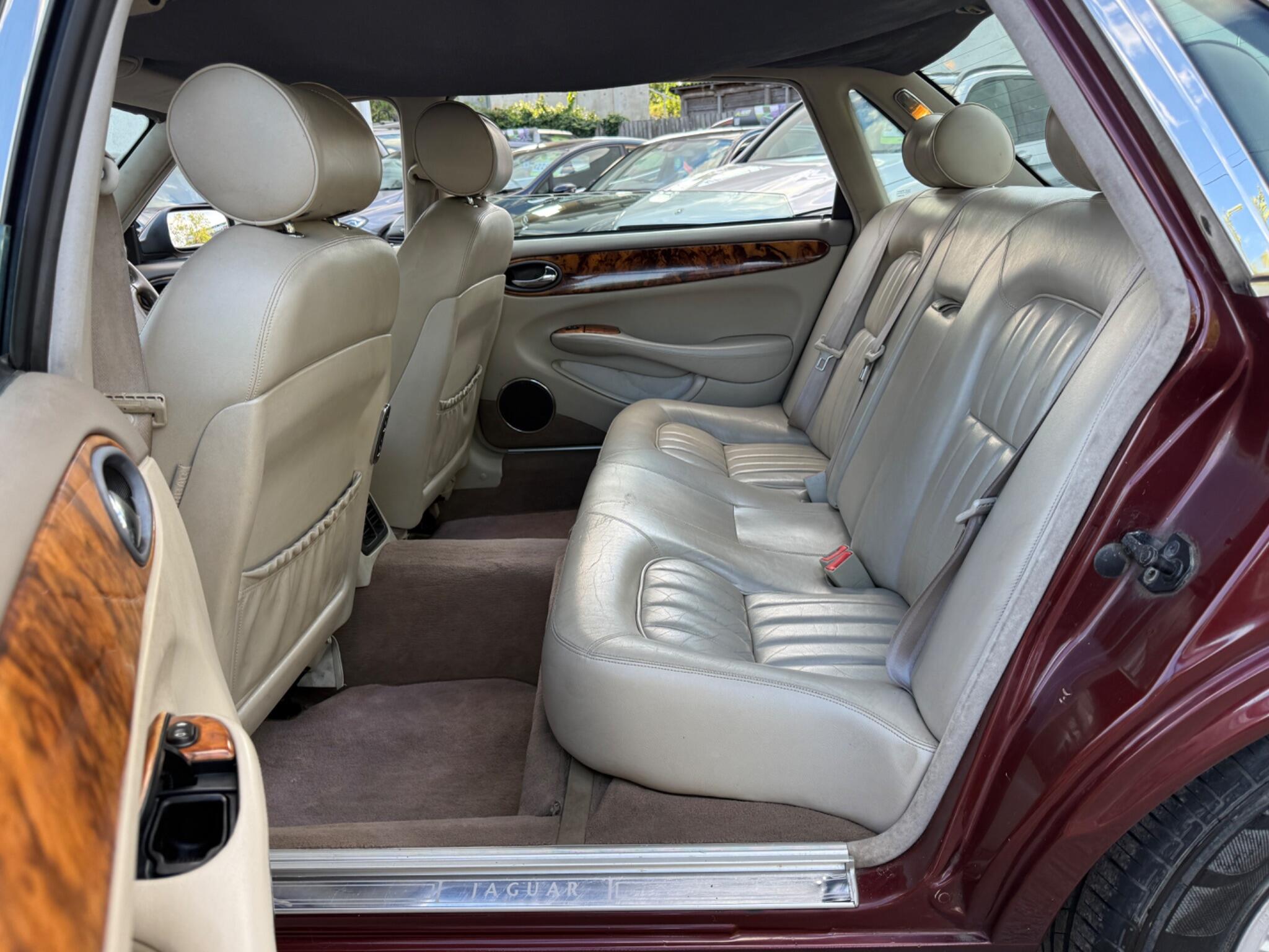 Jaguar XJ - Image 30