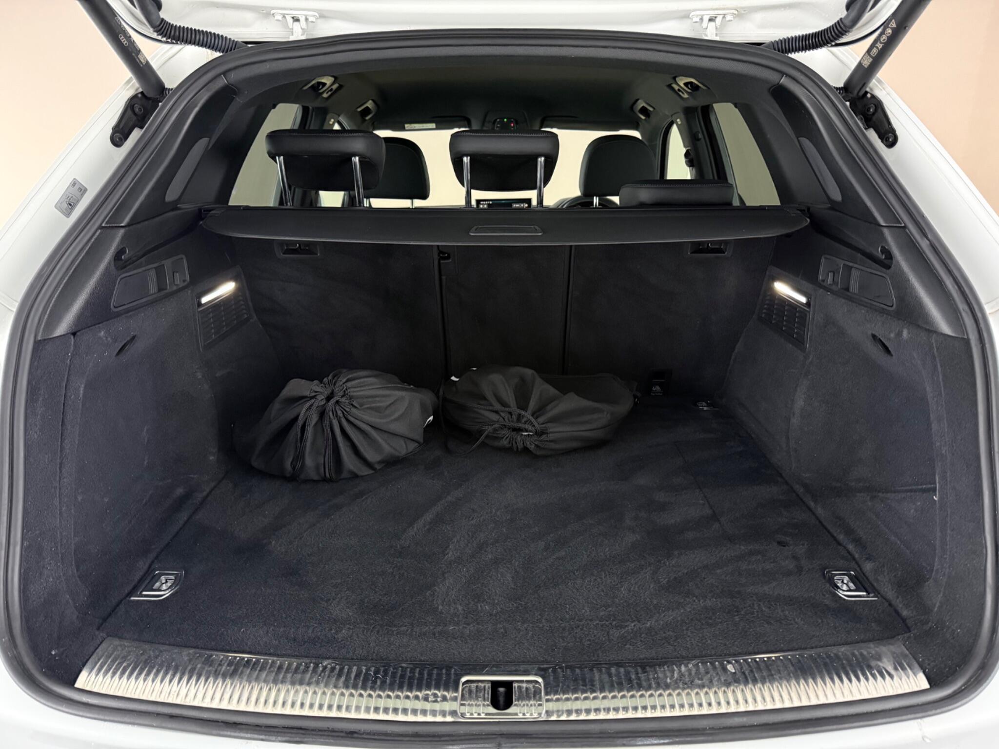 Audi Q5 view 10