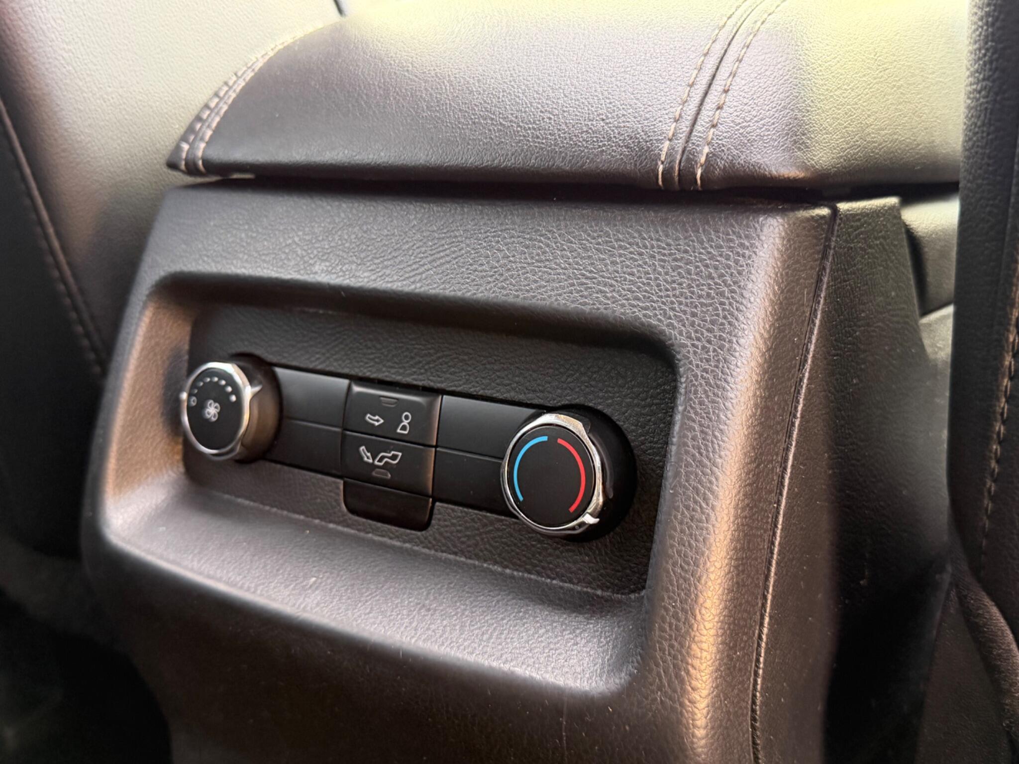 Ford Galaxy view 24