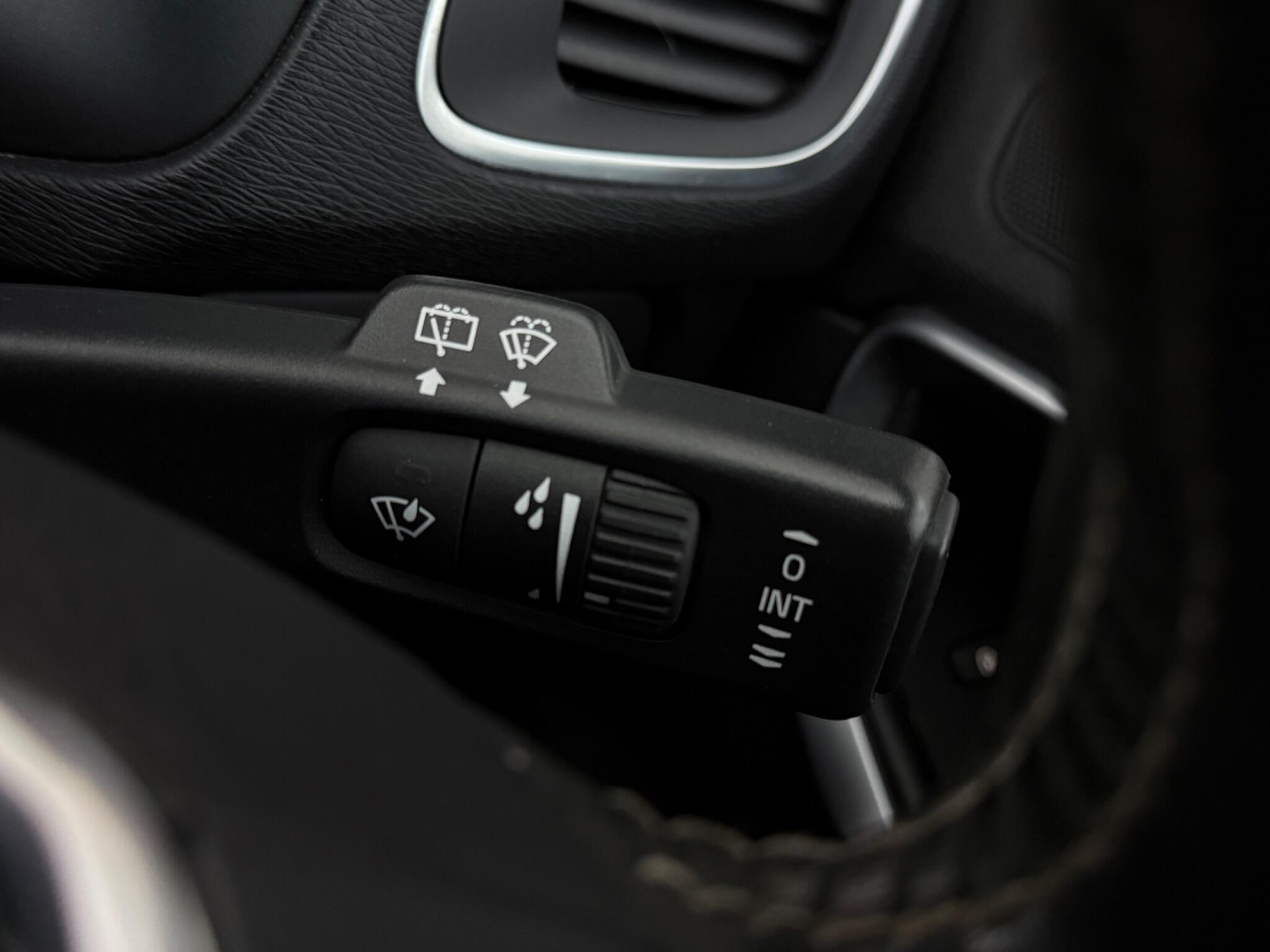 Volvo V40 view 18