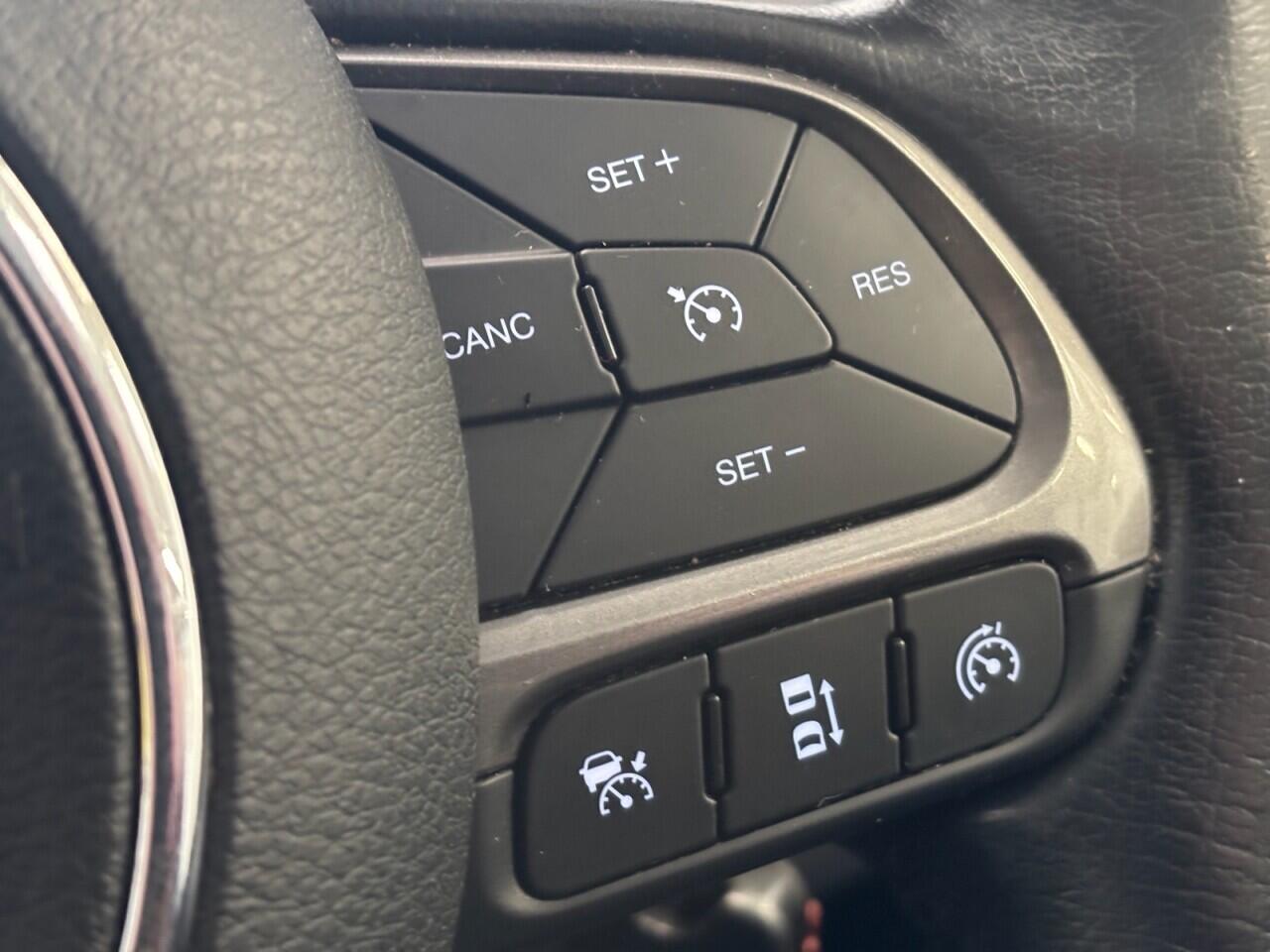 Jeep Renegade view 35