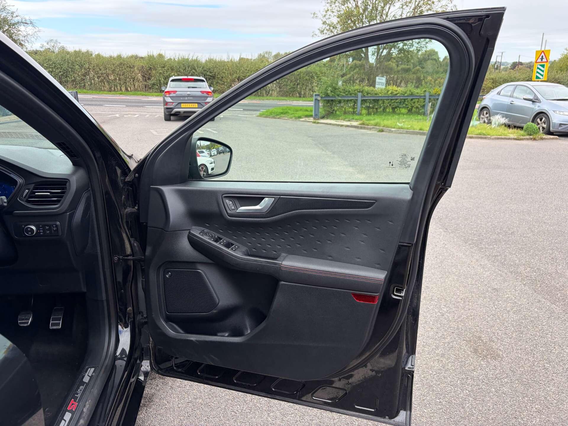 Ford Kuga view 34