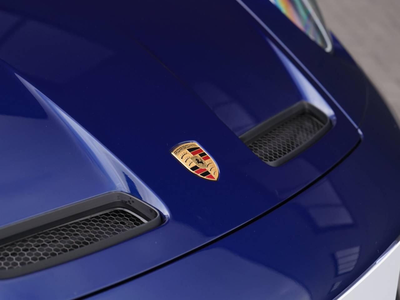 Porsche 911 view 60