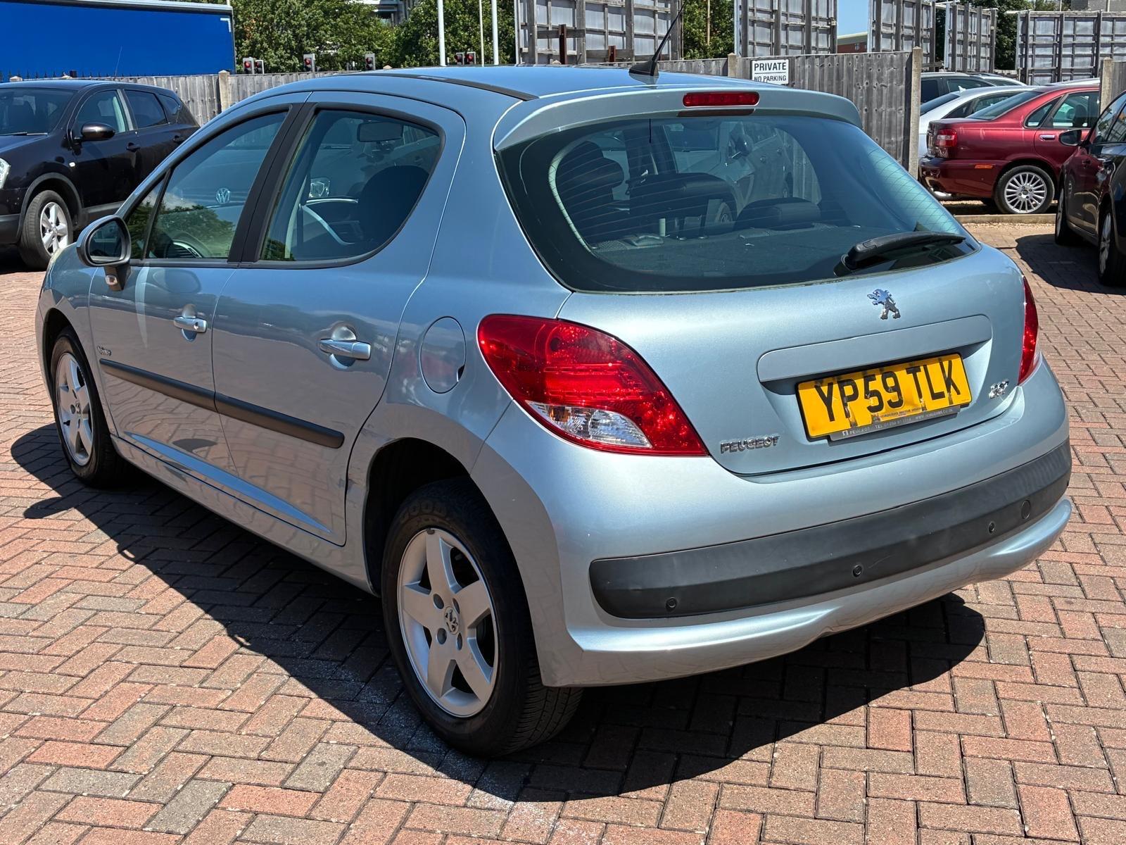 Peugeot 207 view 7