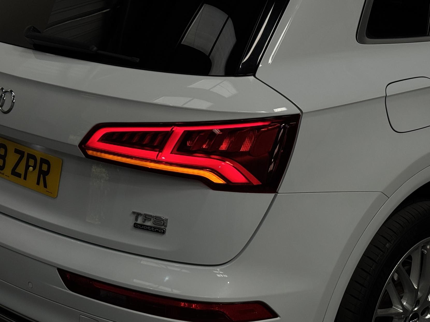 Audi Q5 view 16
