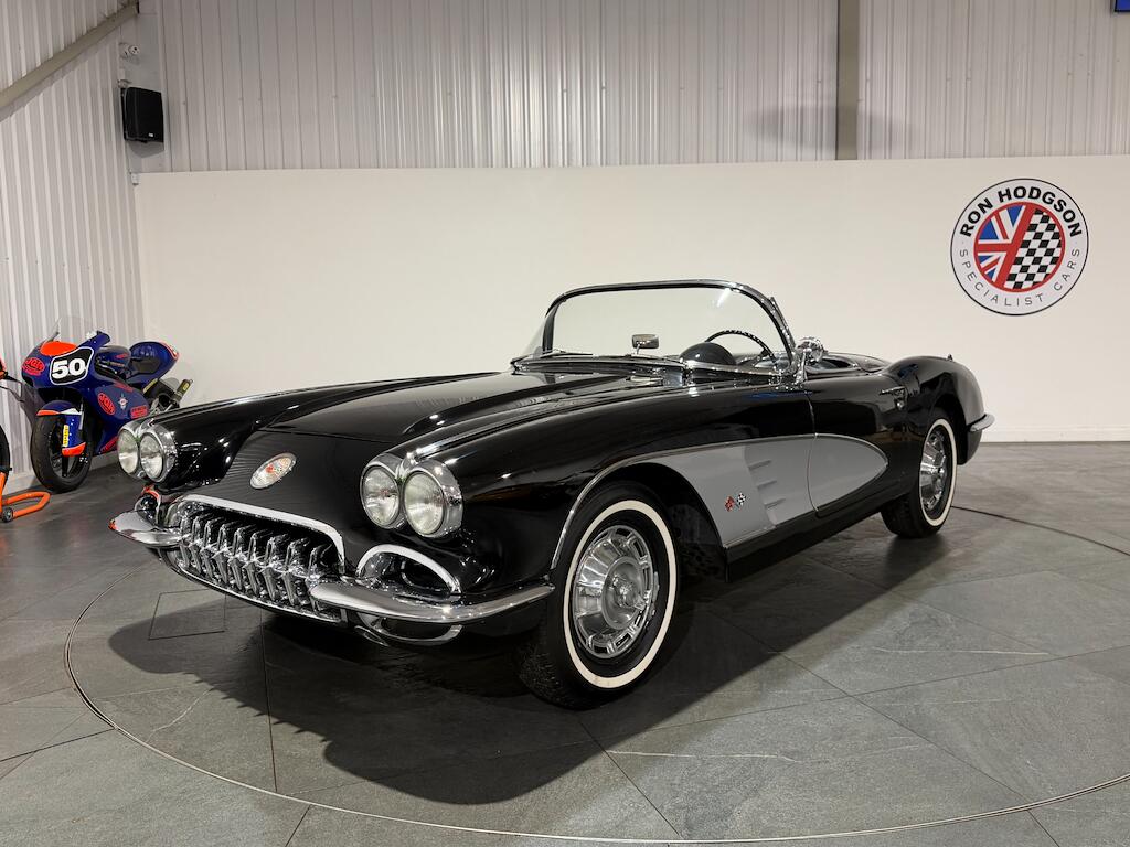 Chevrolet Corvette view 4