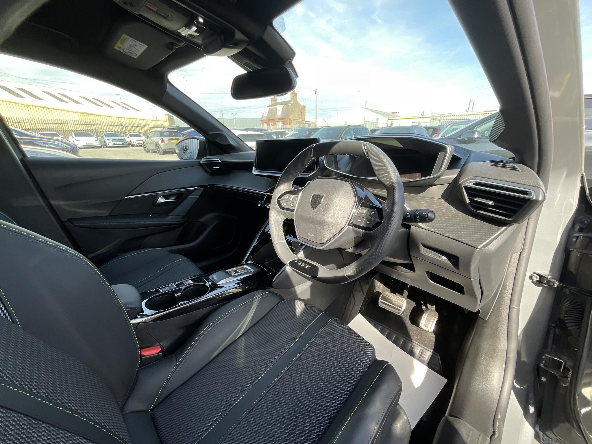 Peugeot 208 view 7