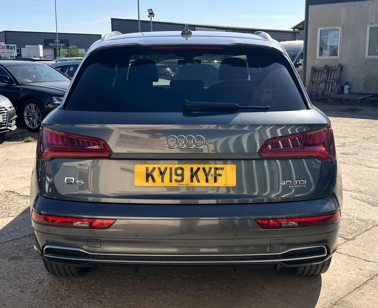 Audi Q5 view 6