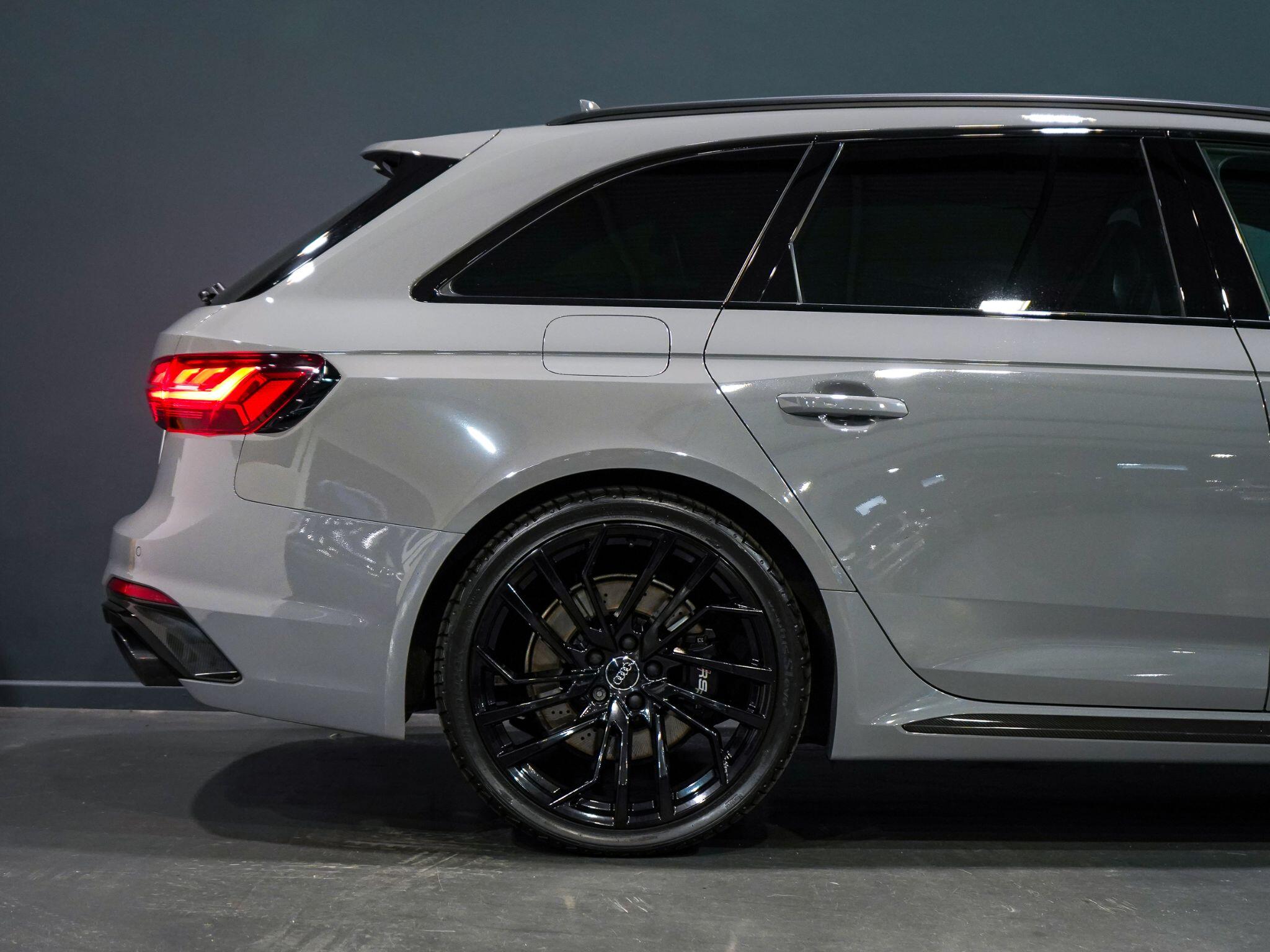 Audi RS4 view 37