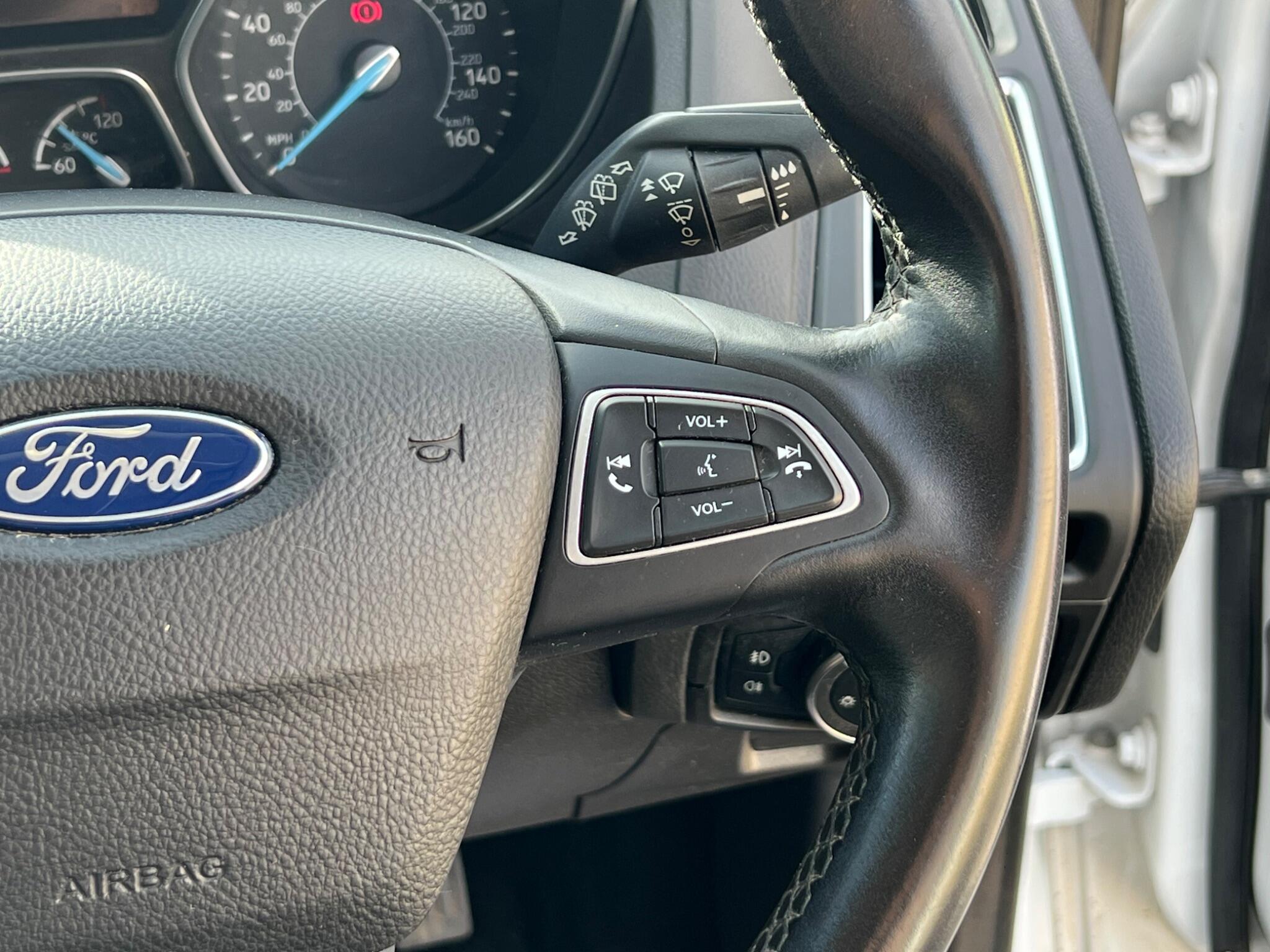 Ford Focus view 19