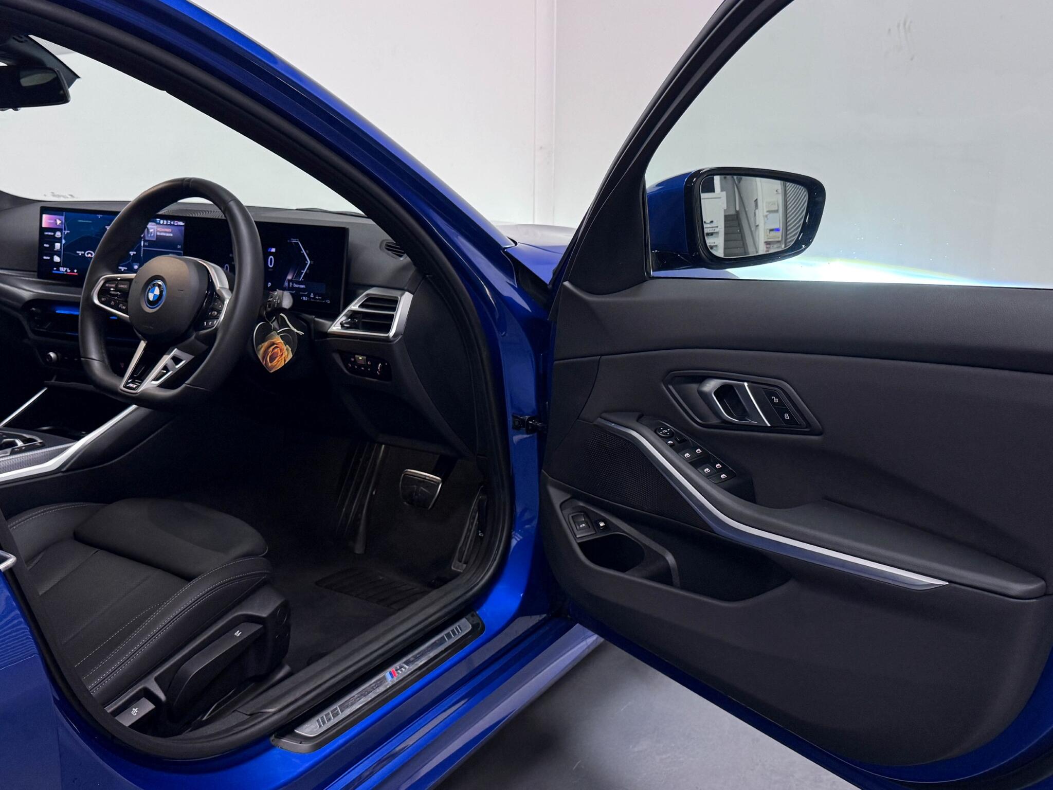 BMW 3 Series view 21