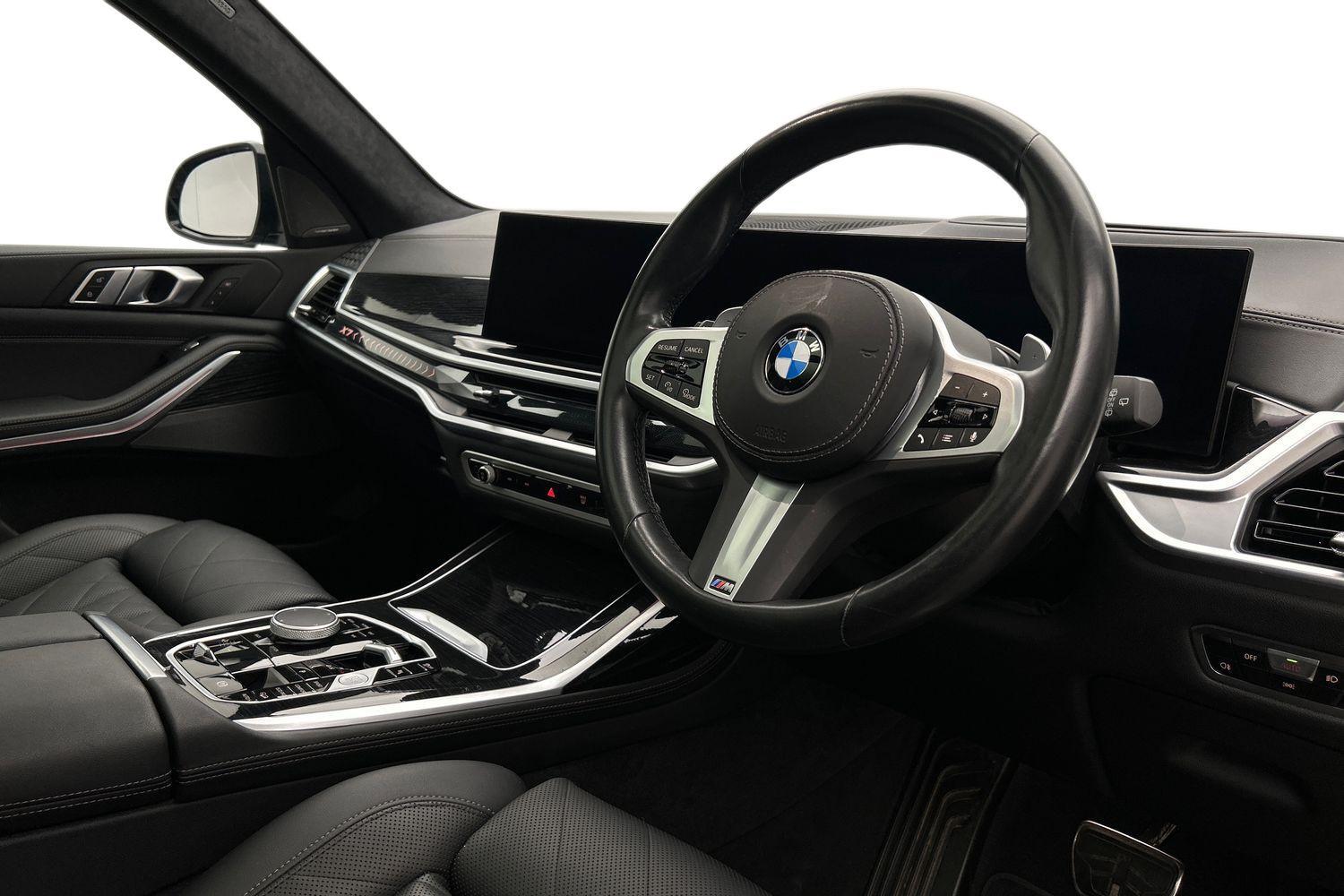 BMW X7 view 7