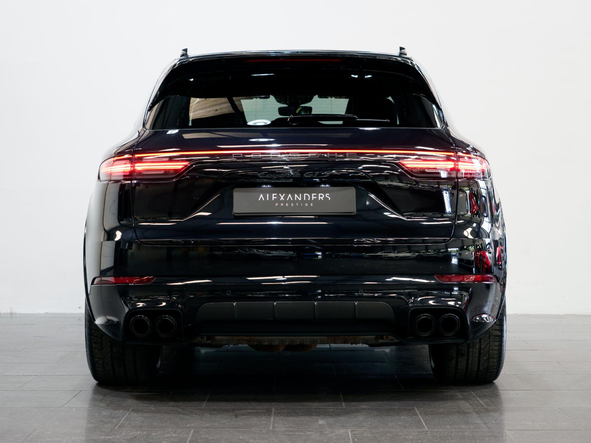 Porsche Cayenne view 8