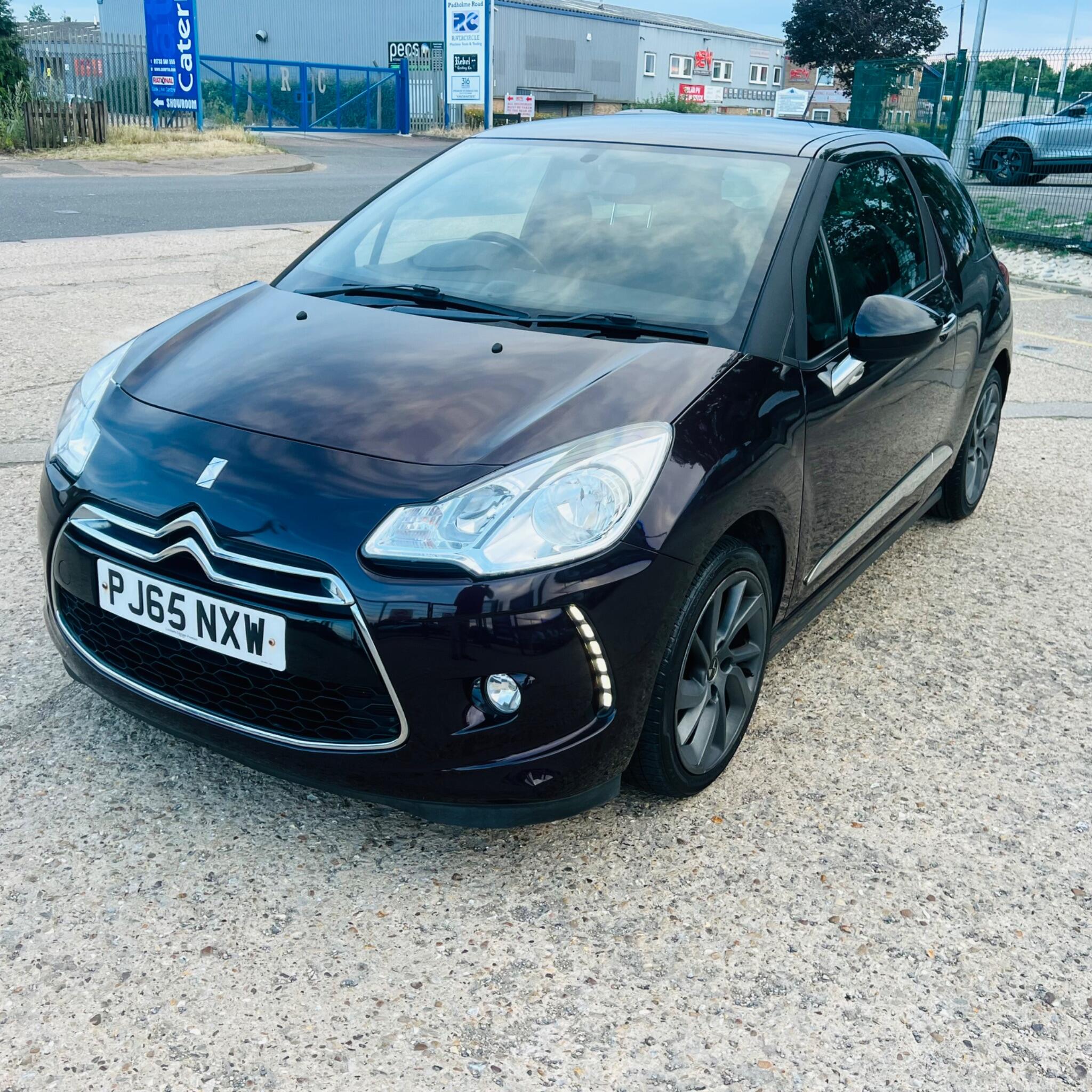 DS Automobiles DS 3 view 6