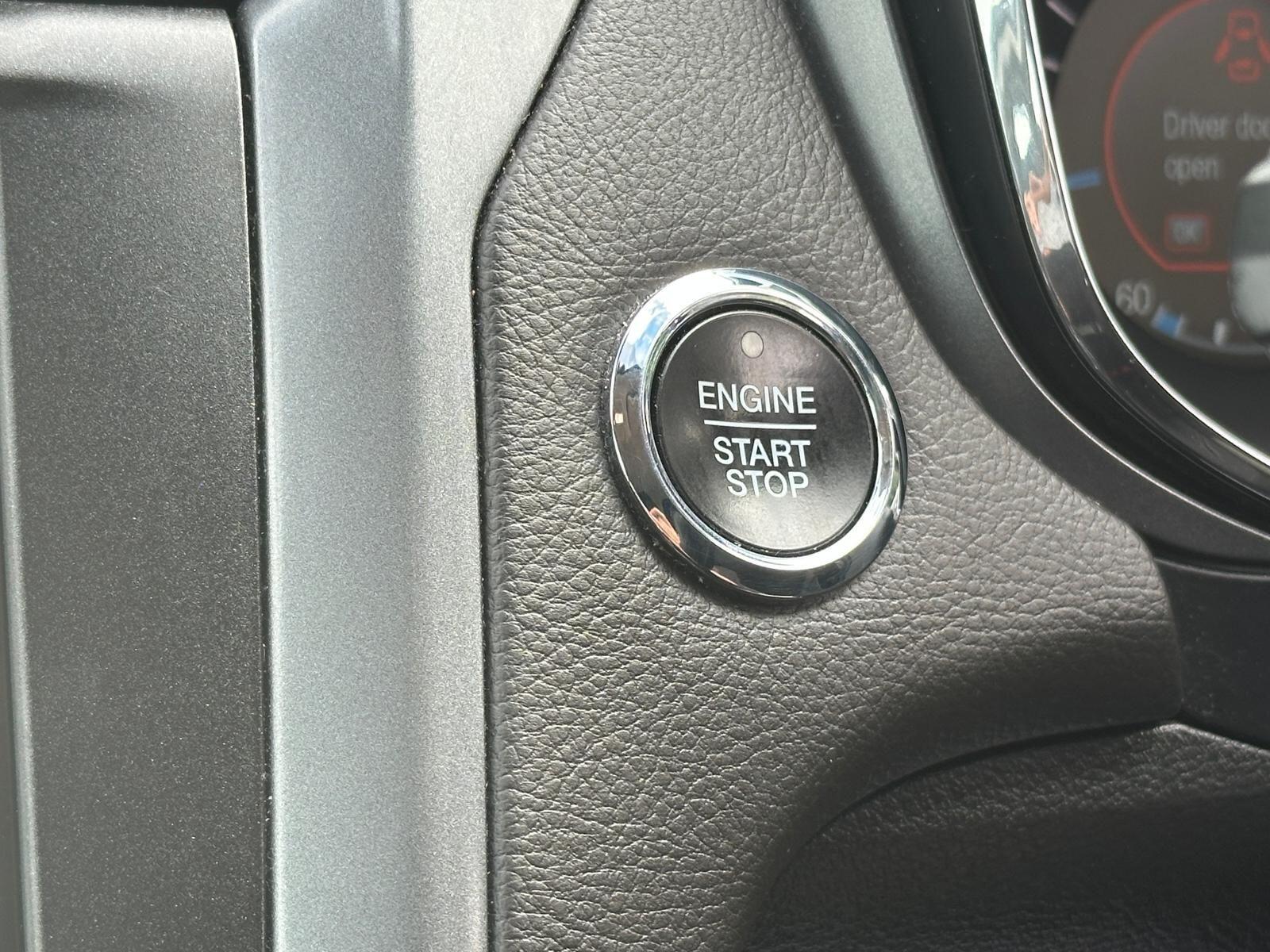 Ford Mondeo view 17