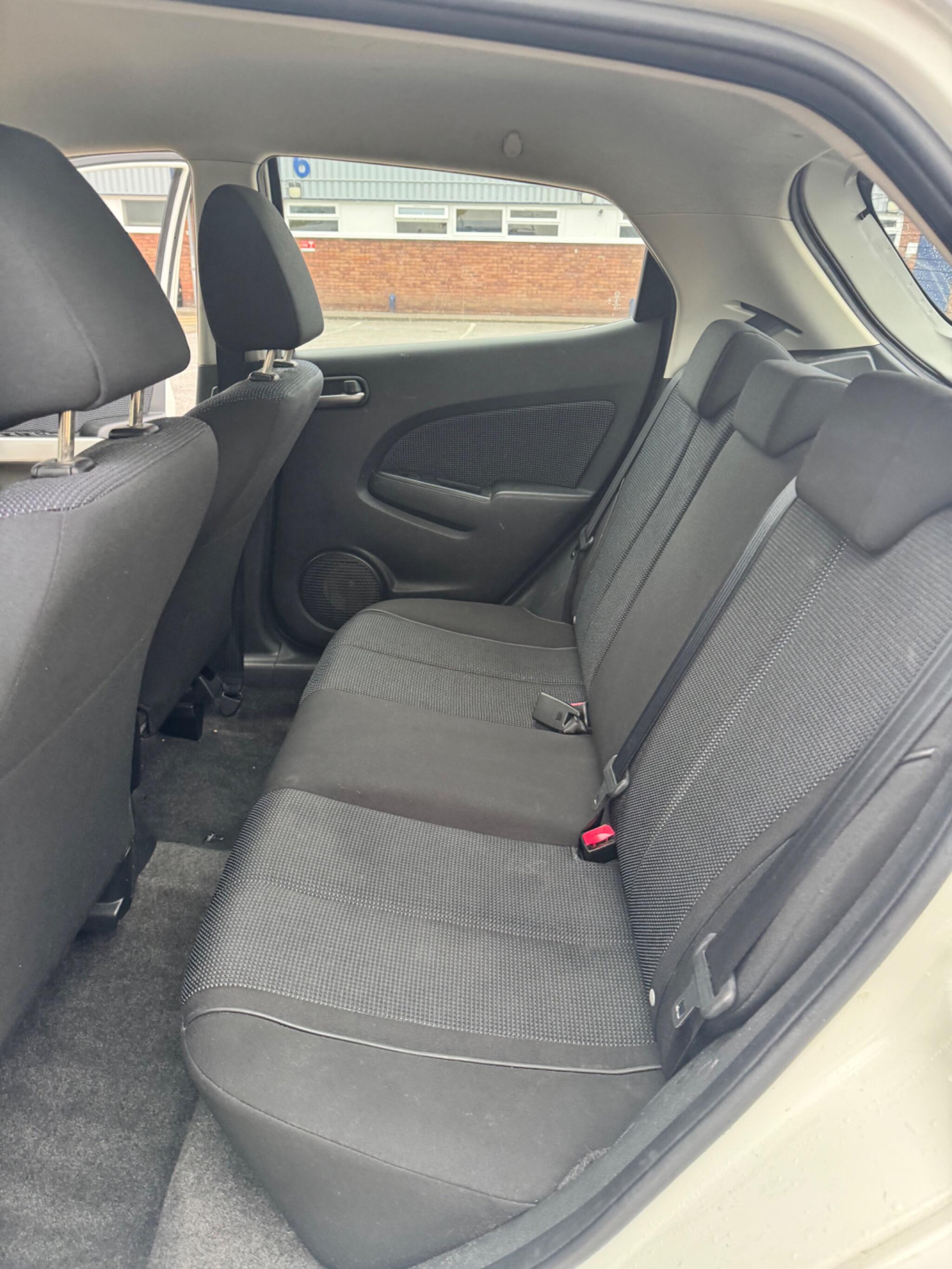 Mazda Mazda2 view 25