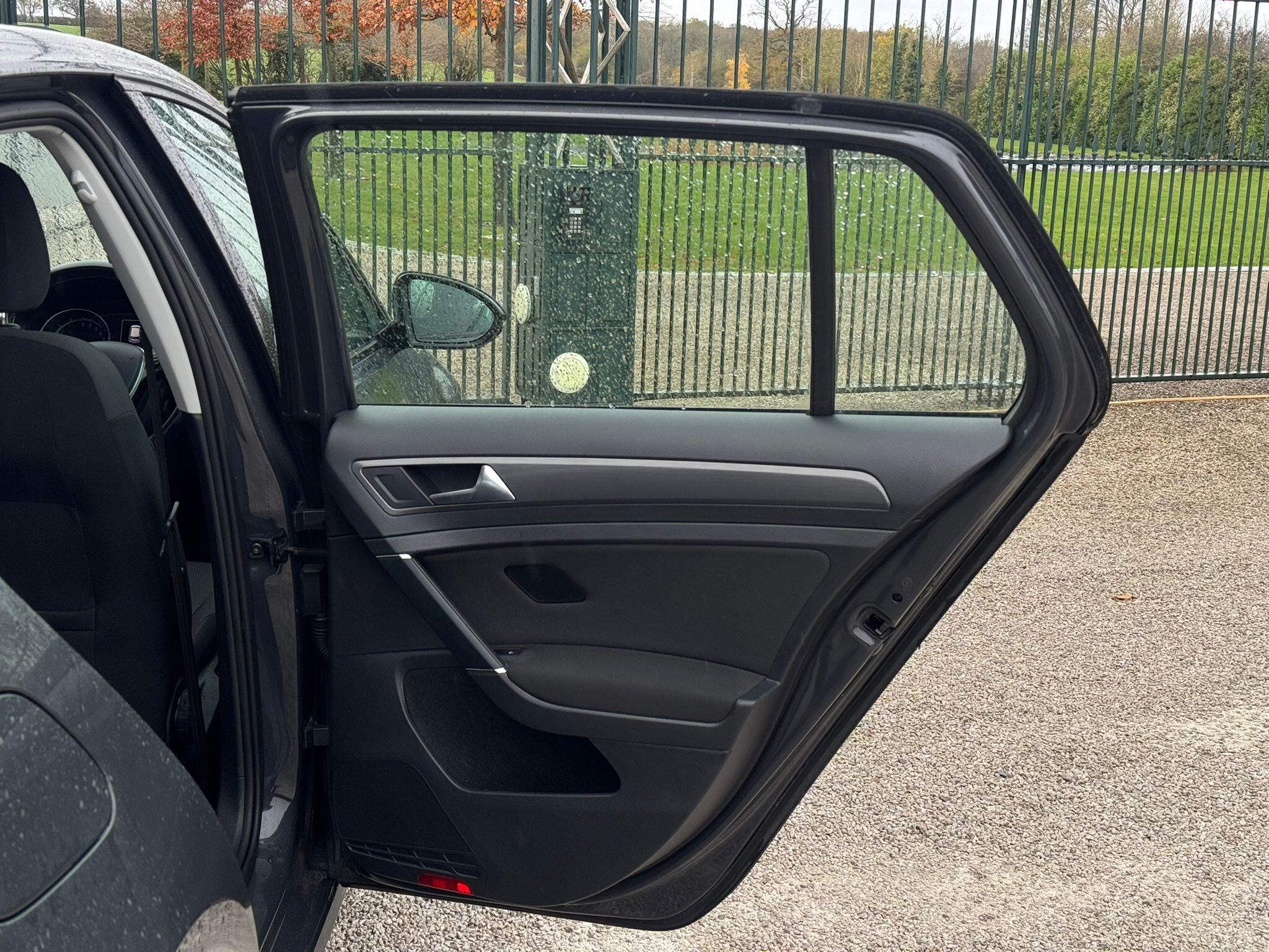 2020 Volkswagen e-Golf 35.8kWh e-Golf Auto 5dr • 41,030 miles image 23