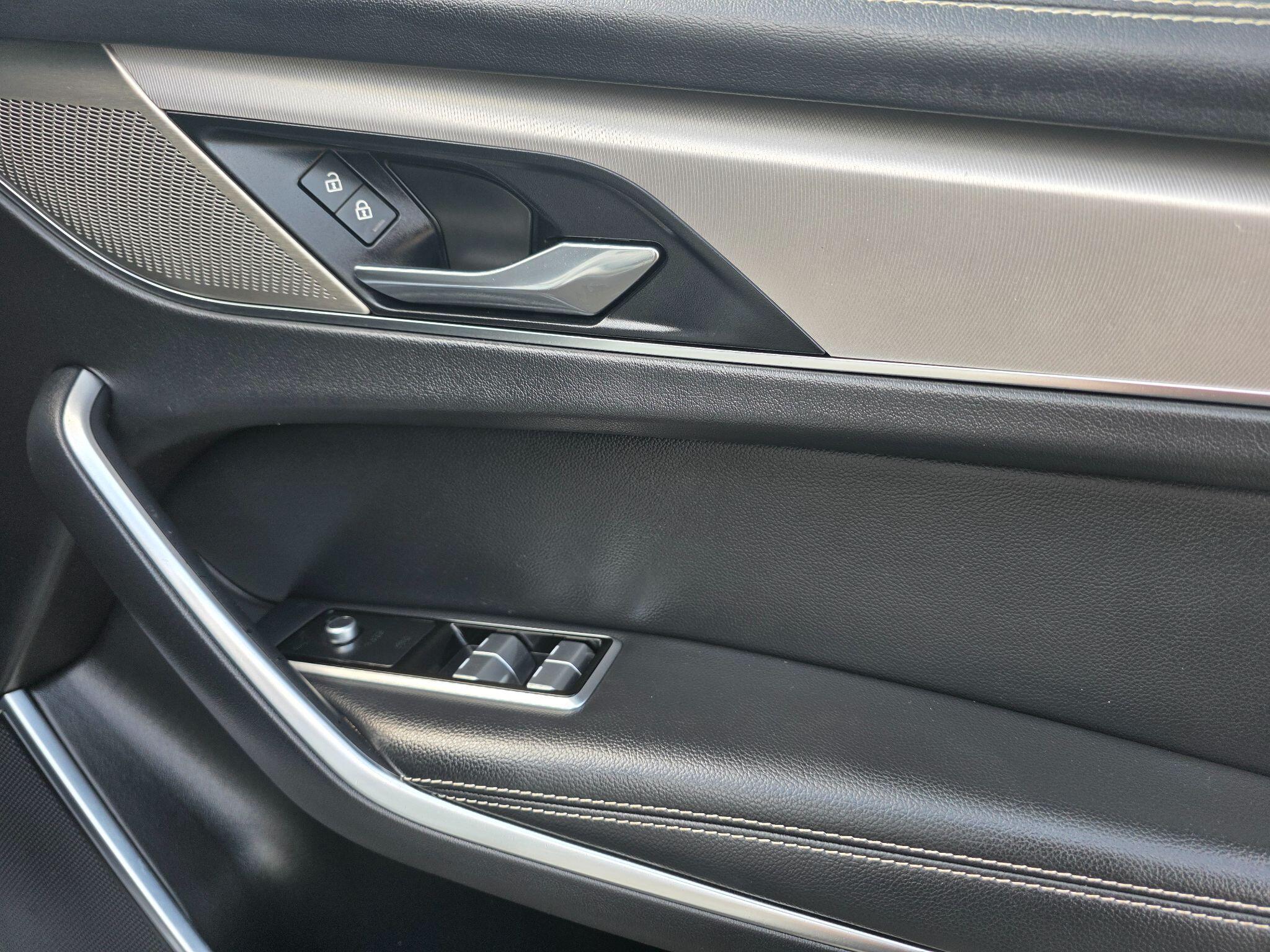 Jaguar F-Pace view 10
