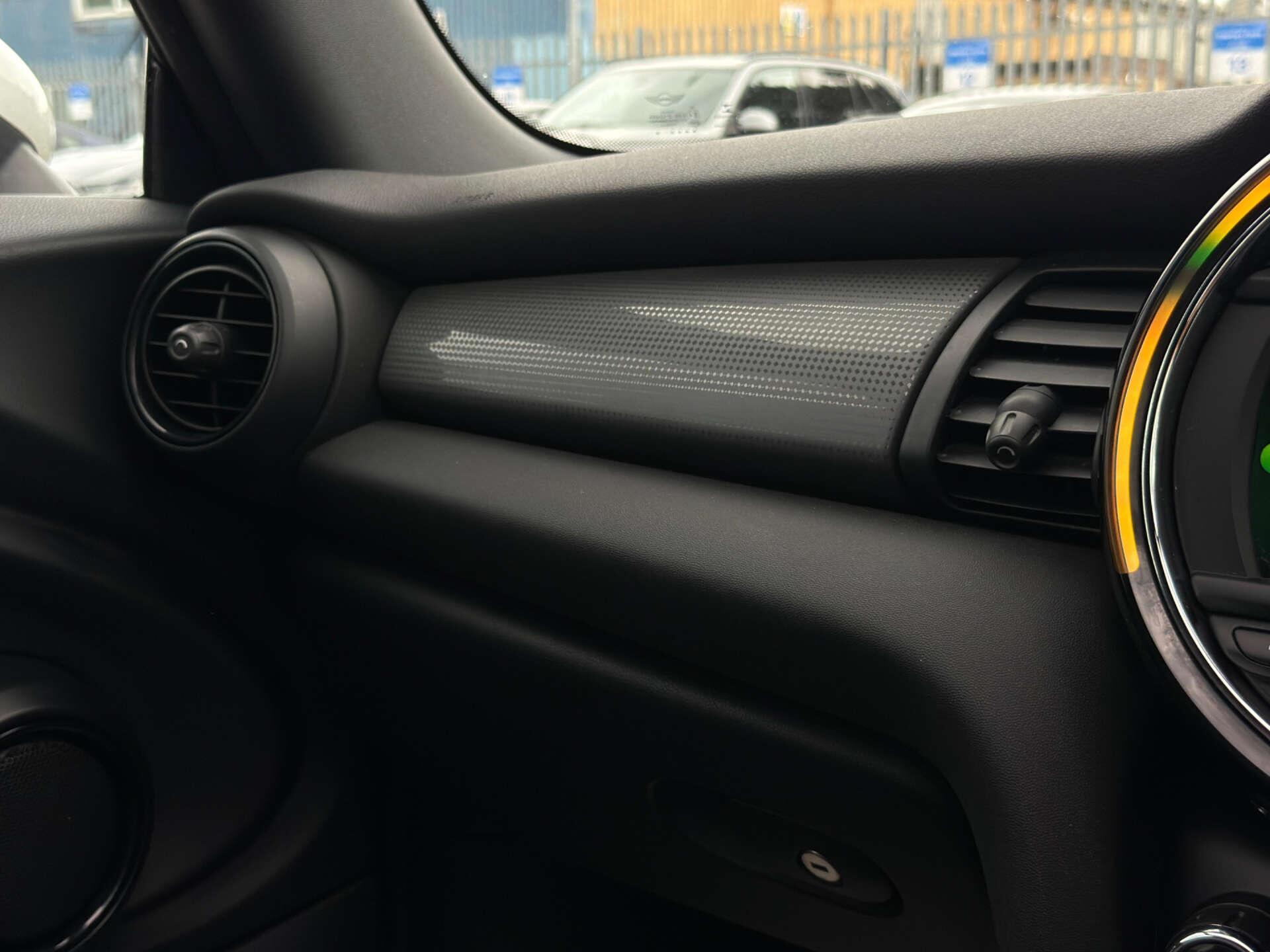 Mini Convertible view 44