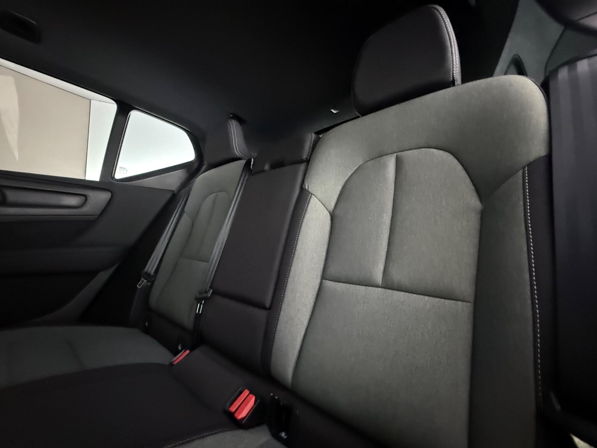 Volvo XC40 view 32