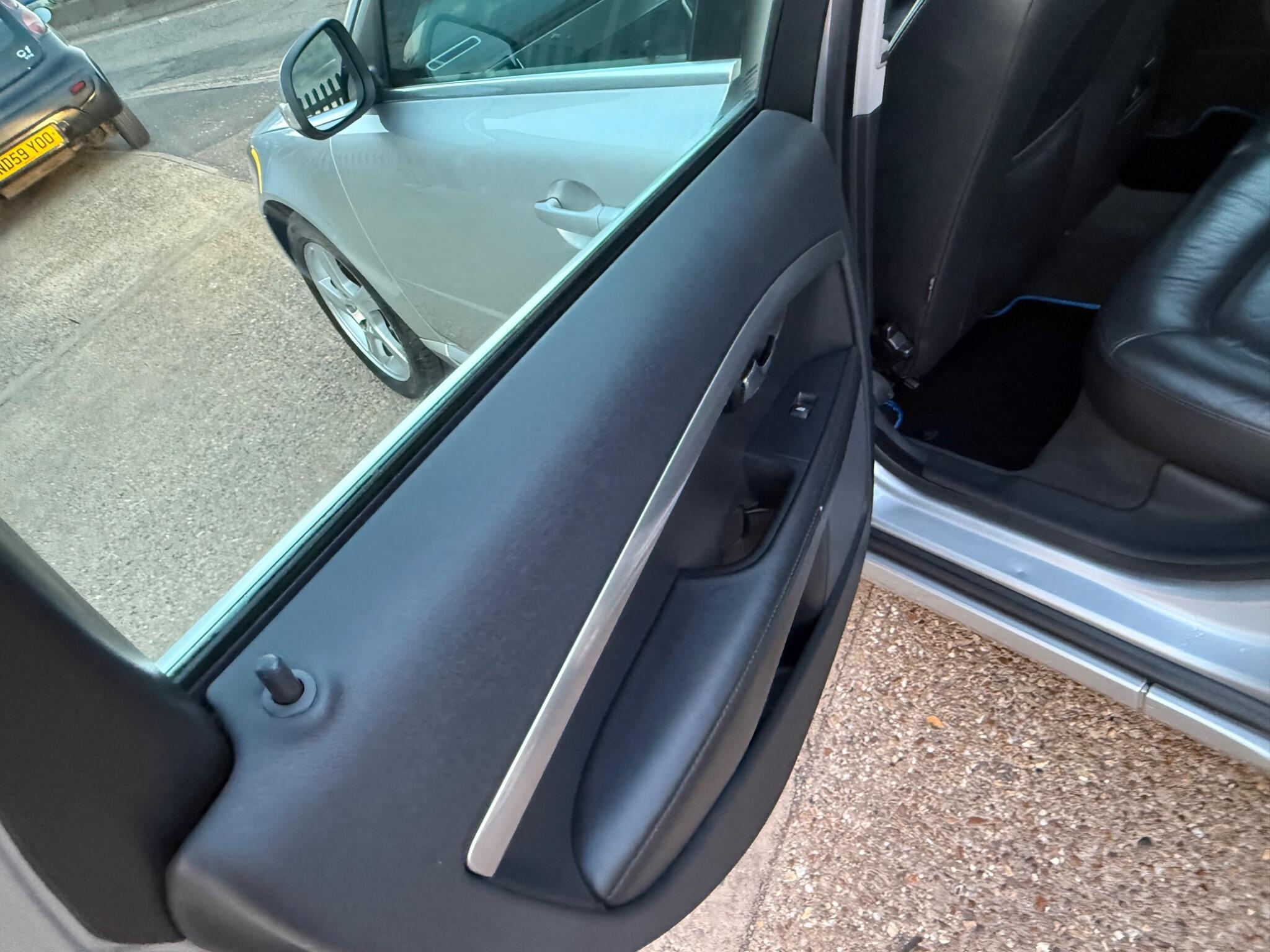 Volvo V70 view 9