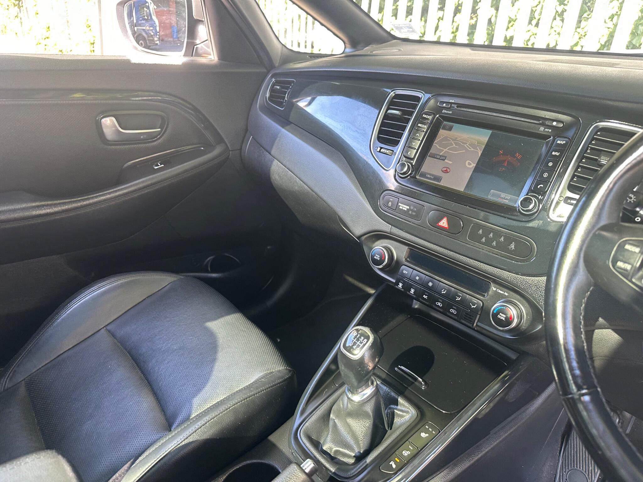 Kia Carens view 16