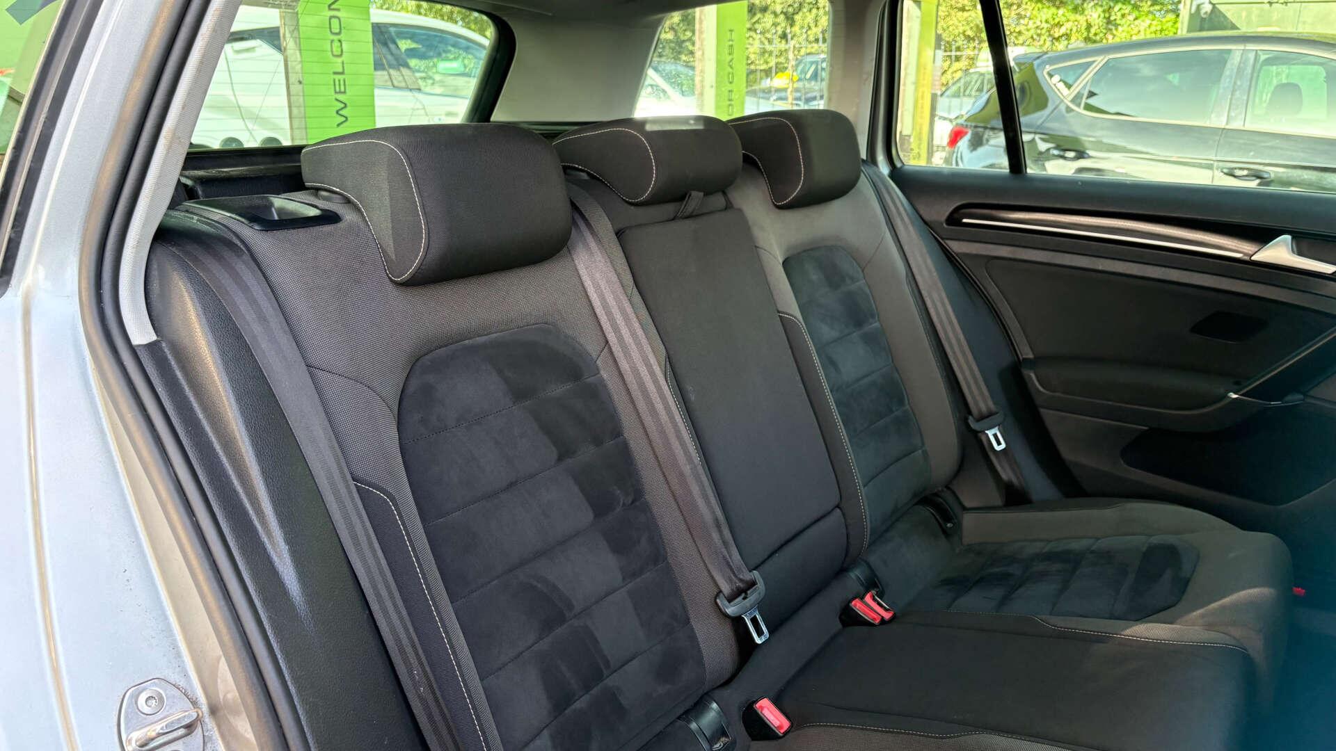 Volkswagen Golf view 3
