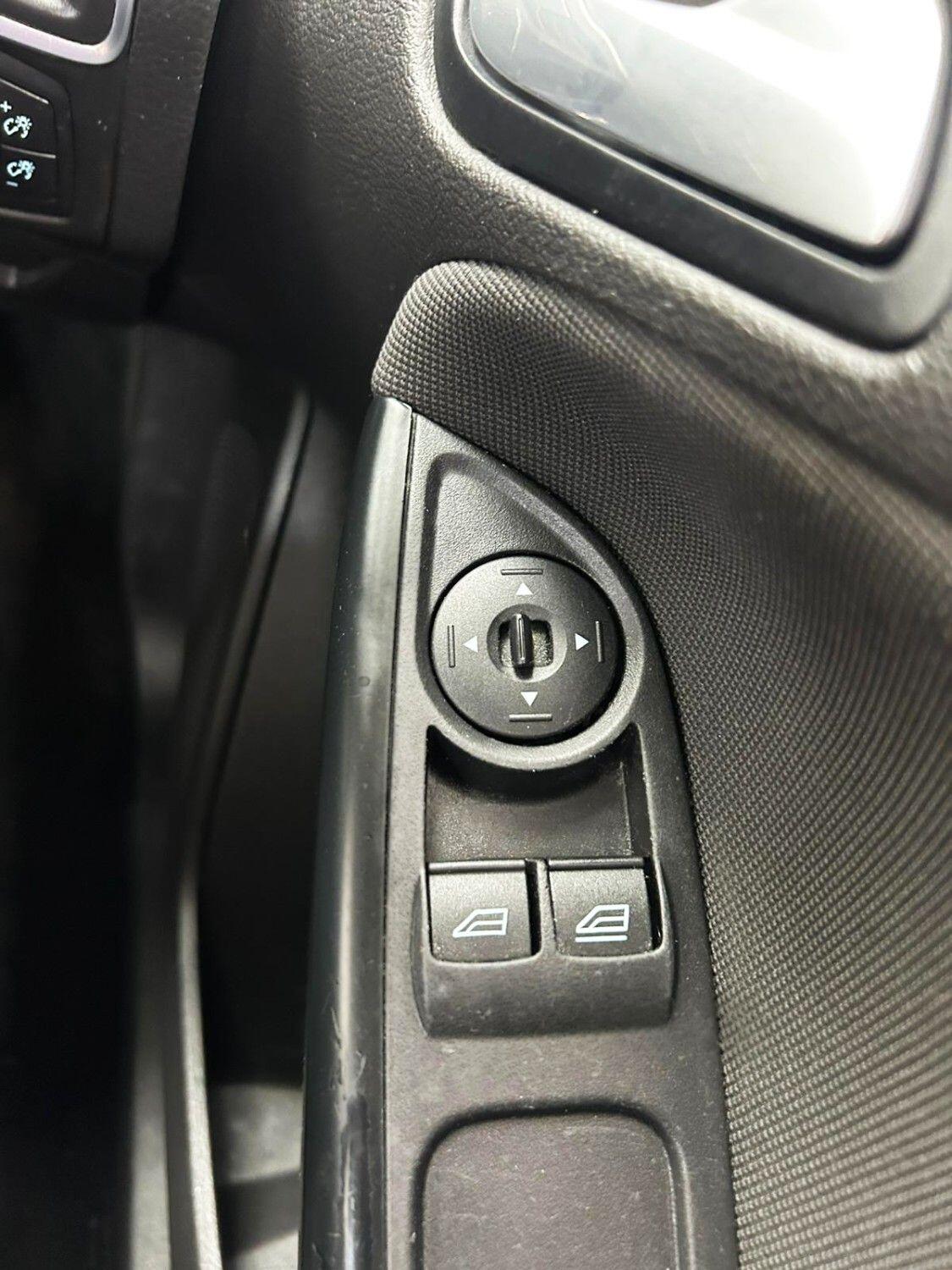 Ford Focus view 20