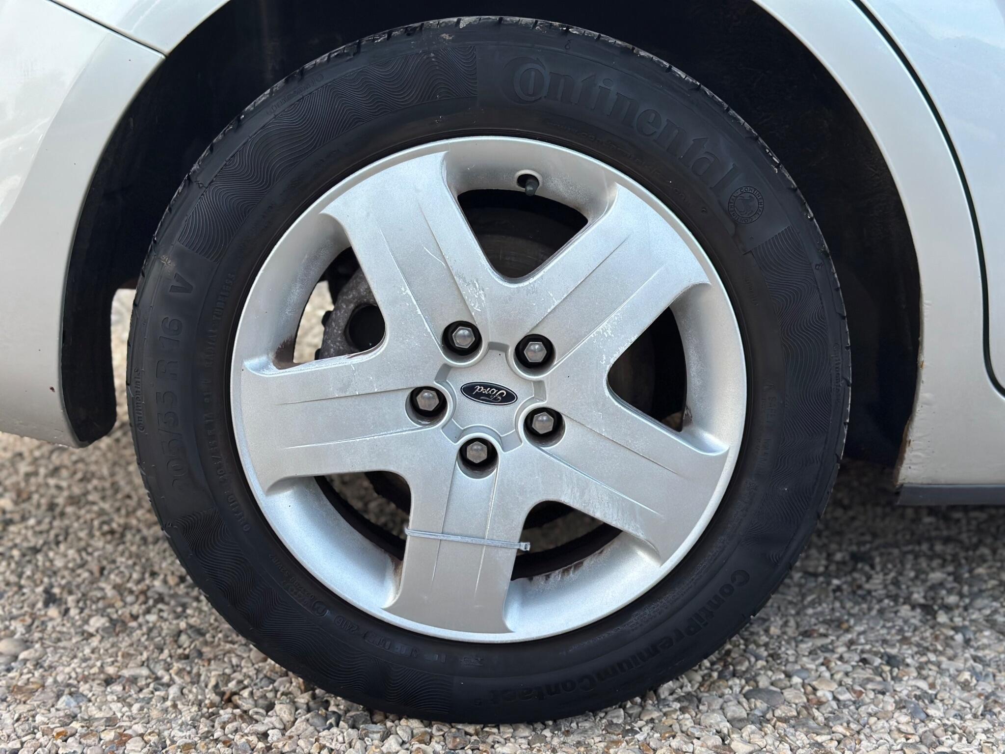 Ford Focus view 49