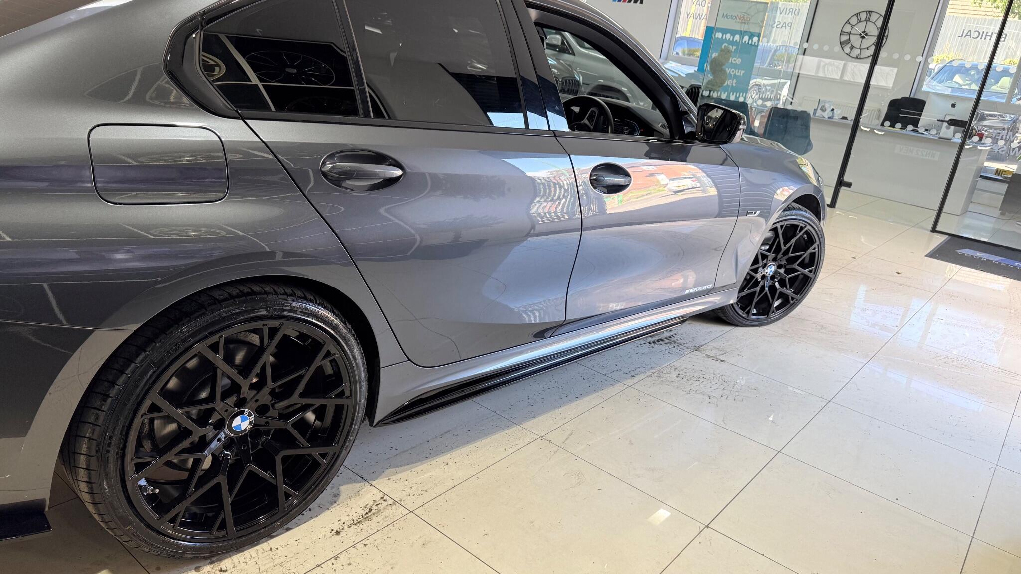 BMW 3 Series view 26