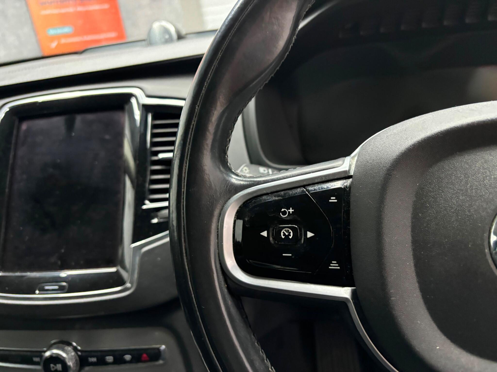 Volvo XC90 view 9