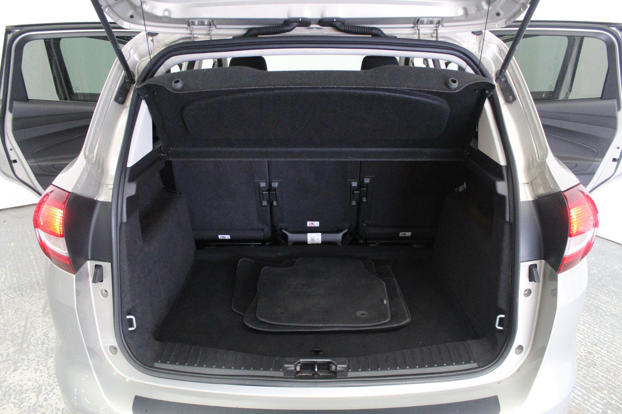 Ford C-Max view 23