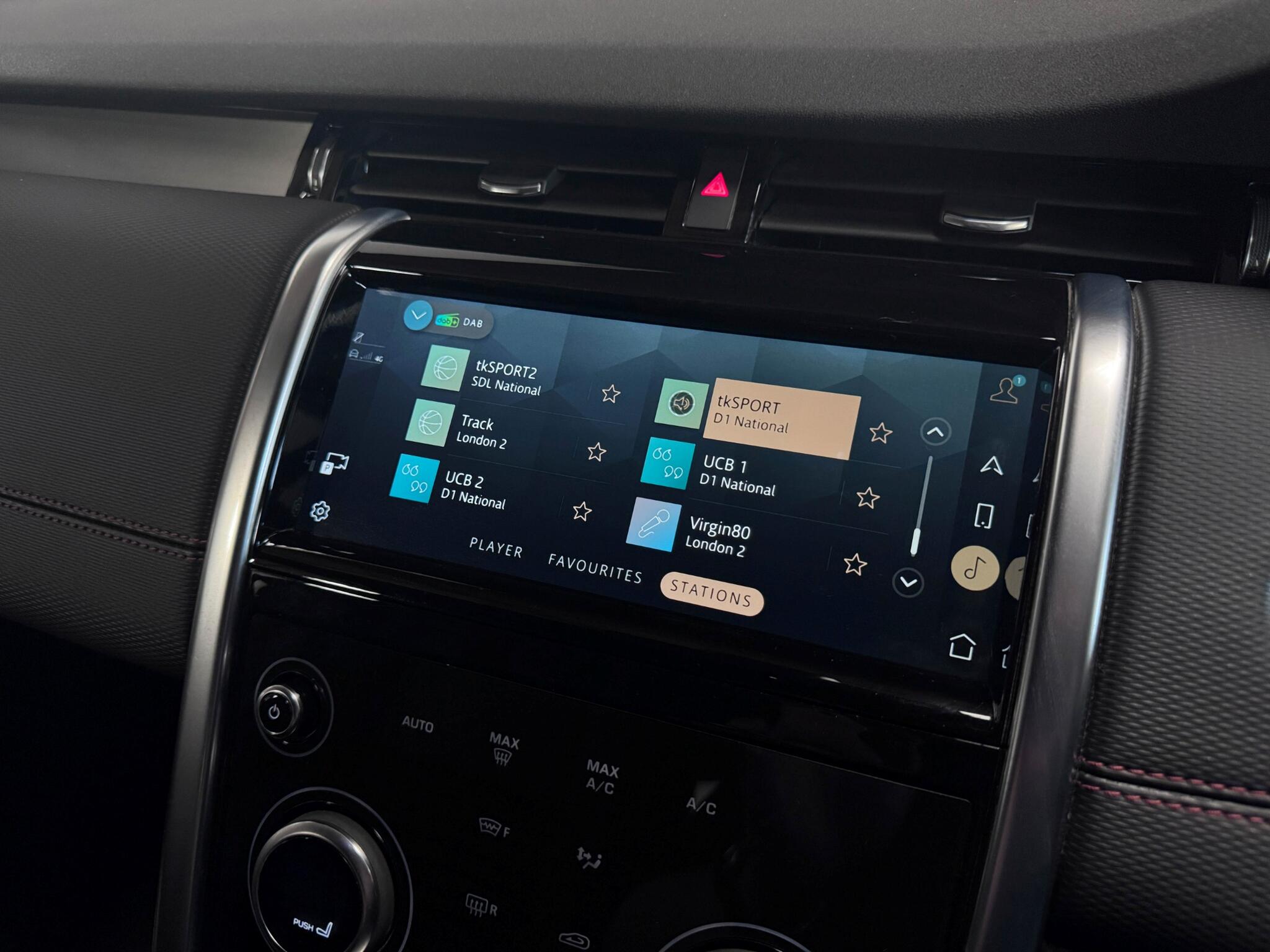Land Rover Discovery Sport view 40