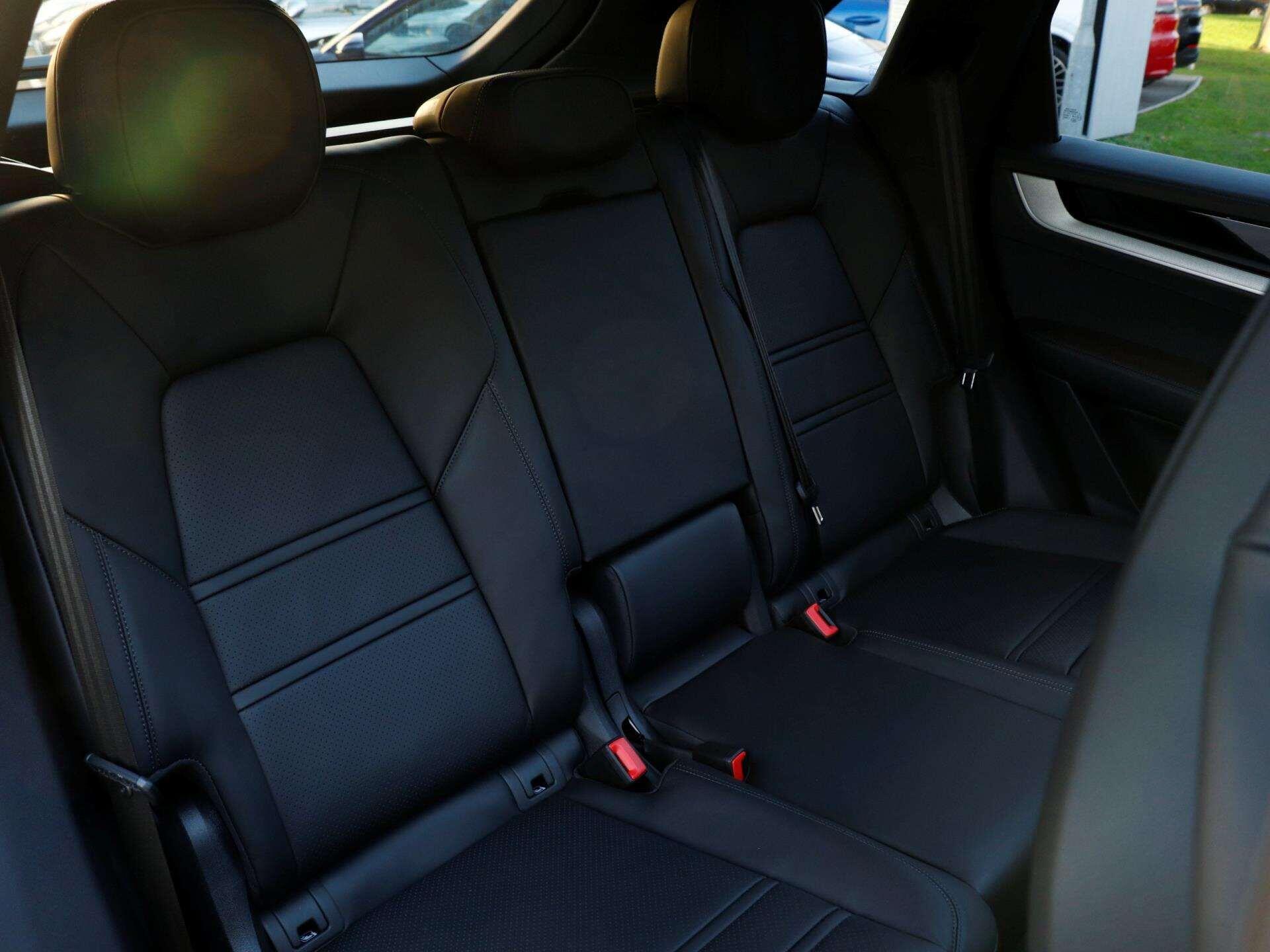 Porsche Cayenne view 27