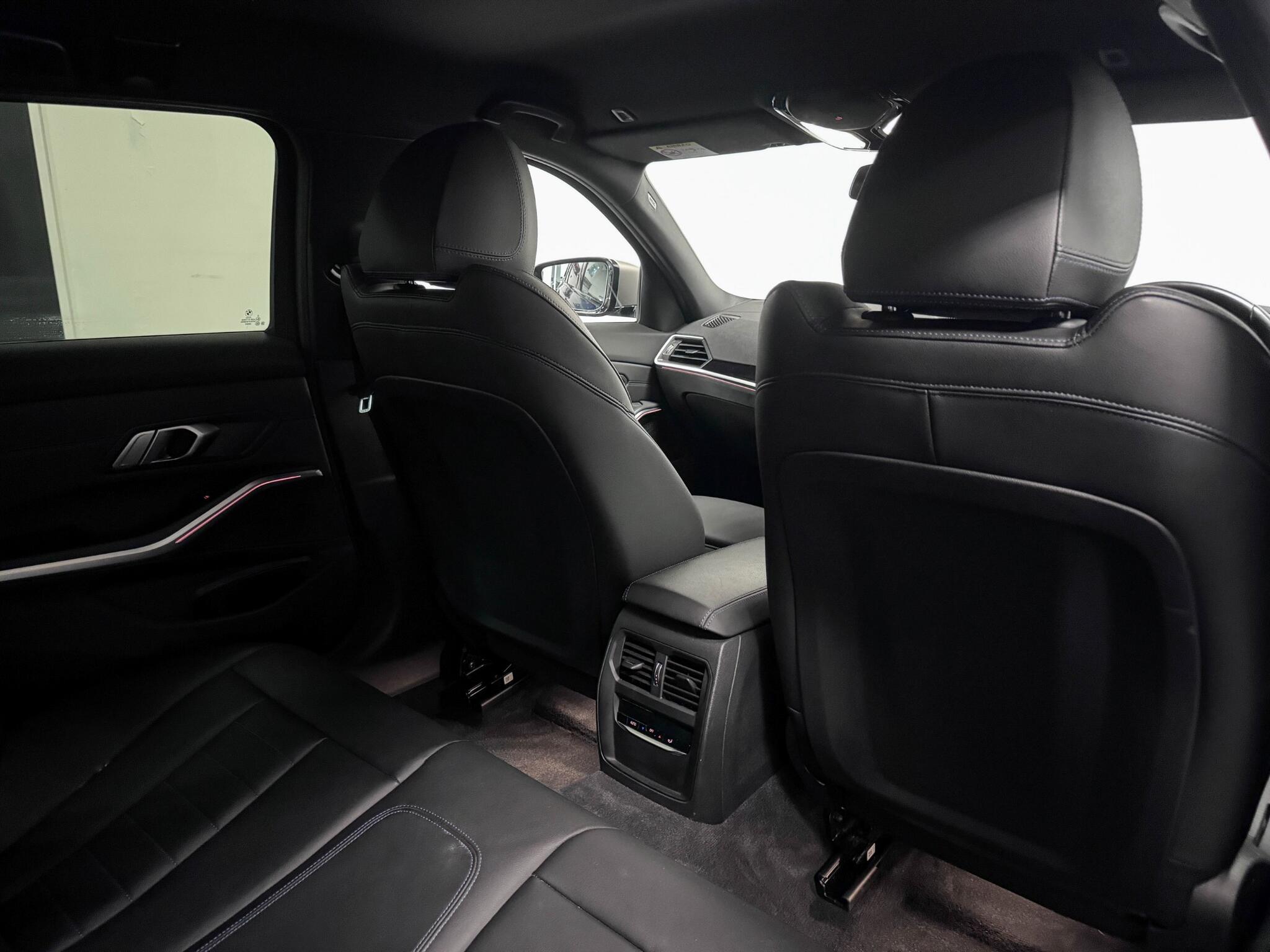 BMW 3 Series view 27