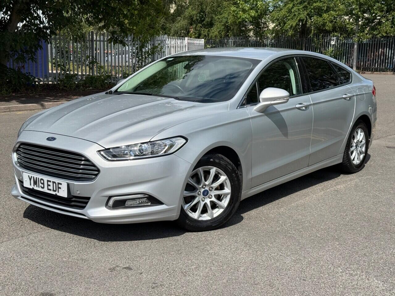 Ford Mondeo view 3