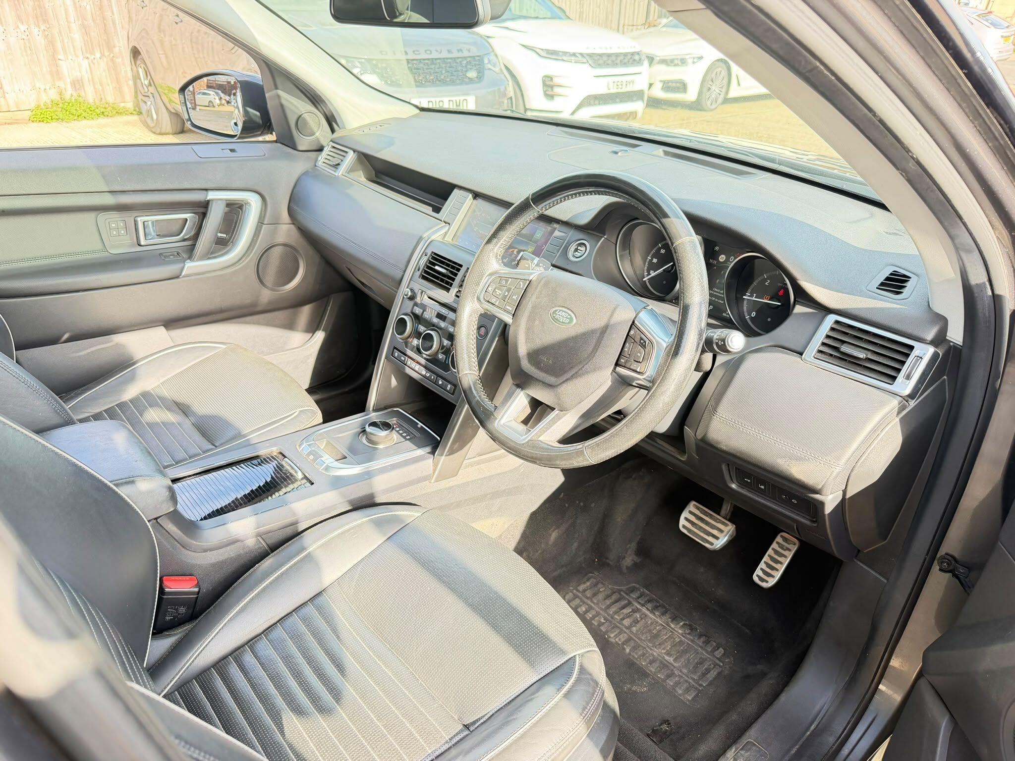 Land Rover Discovery Sport view 9