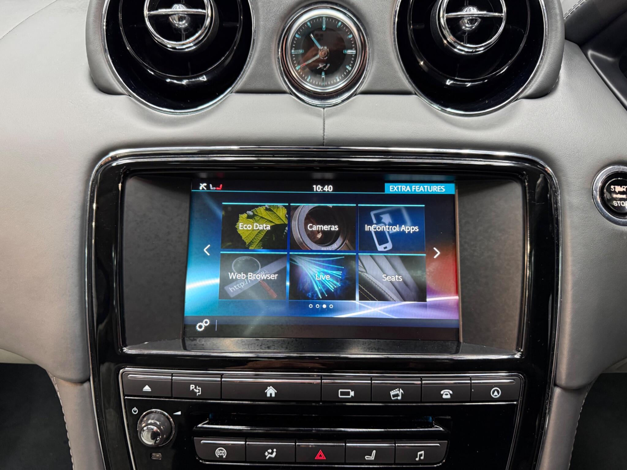 Jaguar XJ view 17