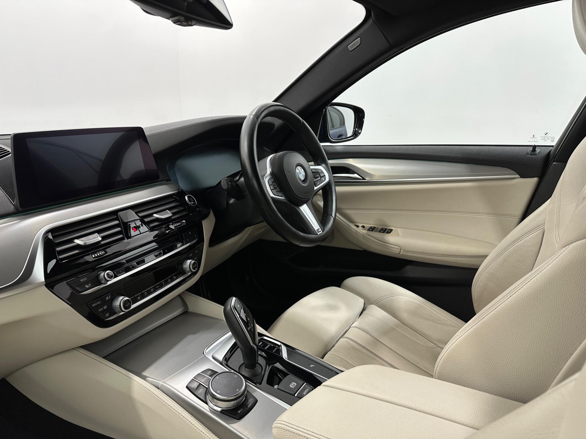 BMW 5 Series view 32