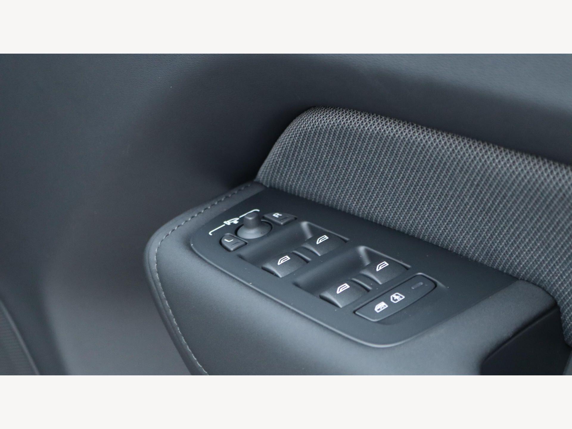 Volvo XC60 view 25