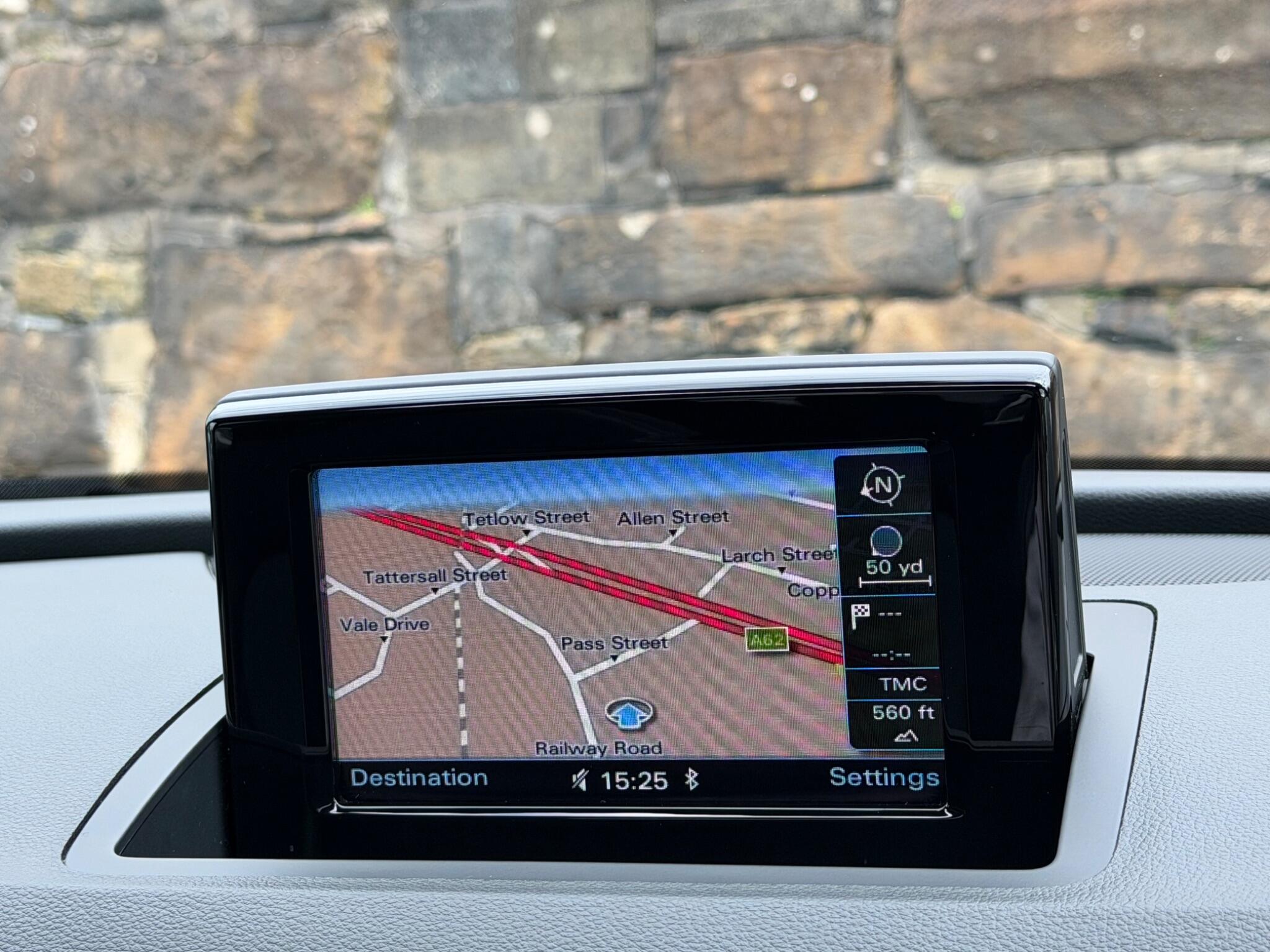 Audi Q3 view 32