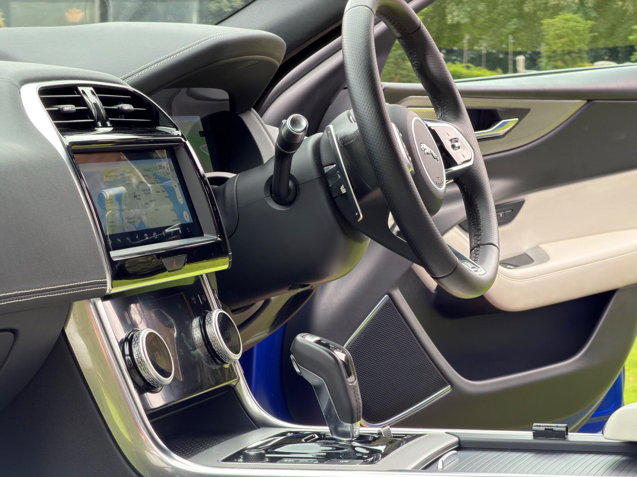 Jaguar Xe view 9